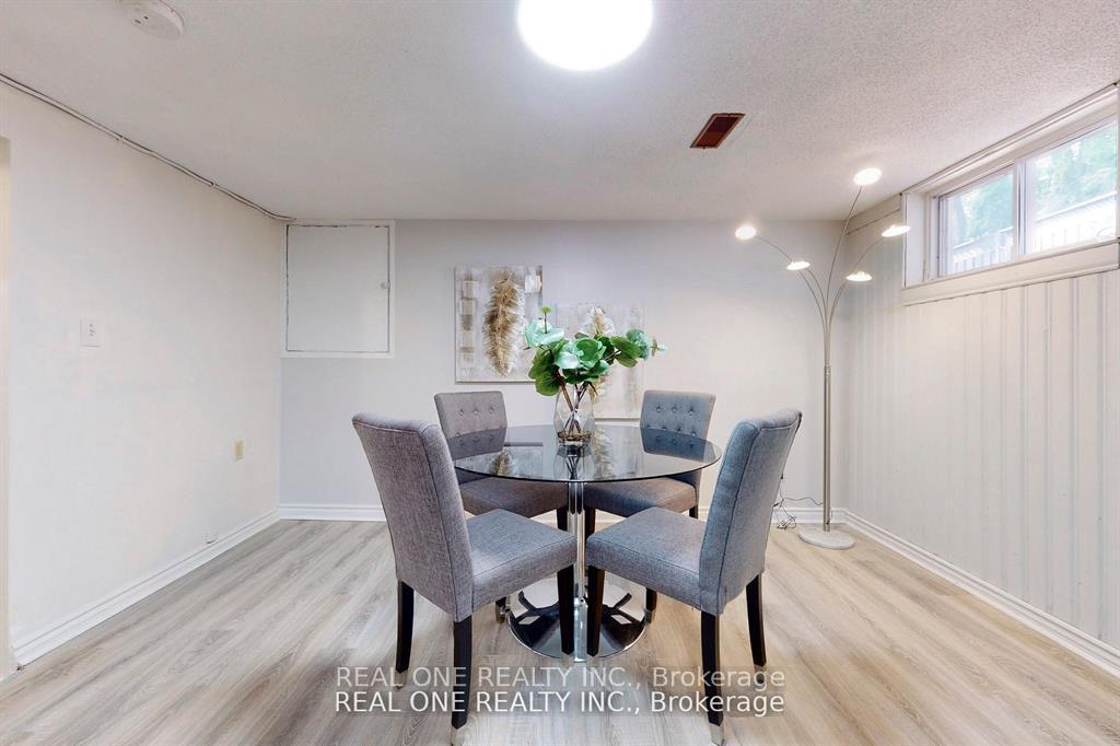 Photo 5 of 105 Aurora Heights Drive, Aurora, Aurora Heights — HOMEH