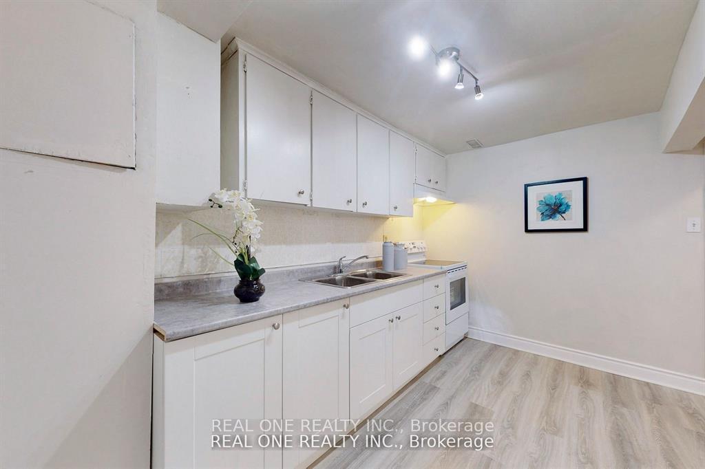 Photo 6 of 105 Aurora Heights Drive, Aurora, Aurora Heights — HOMEH