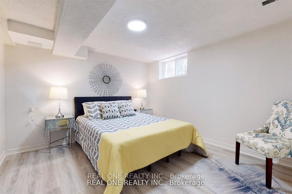 Photo 8 of 105 Aurora Heights Drive, Aurora, Aurora Heights — HOMEH