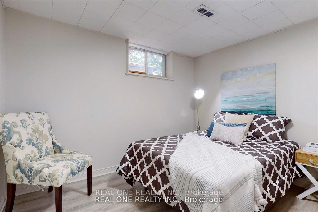 Photo 9 of 105 Aurora Heights Drive, Aurora, Aurora Heights — HOMEH