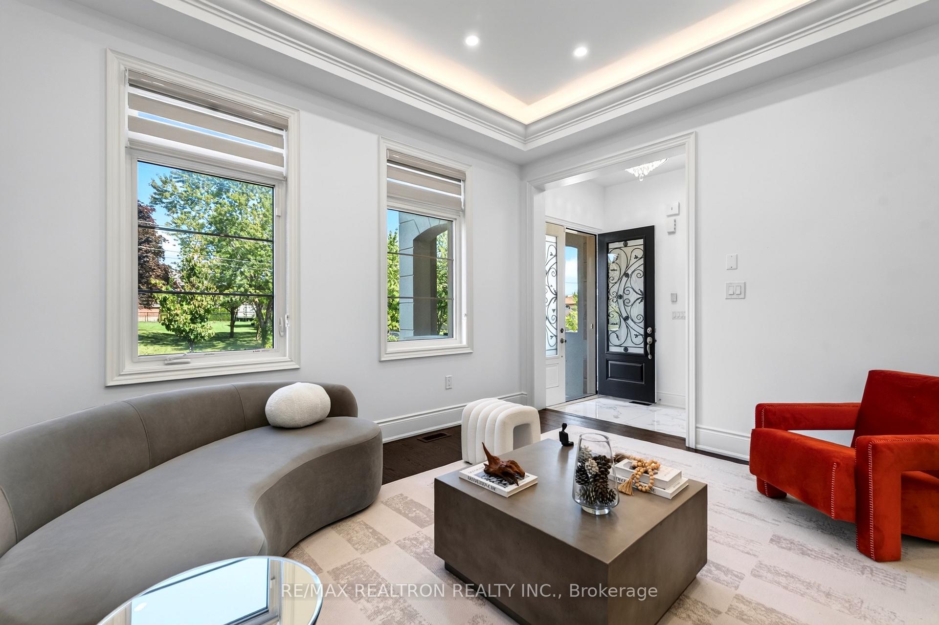 Photo 3 of 209 Hillsview Drive, Richmond Hill, Observatory — HOMEH
