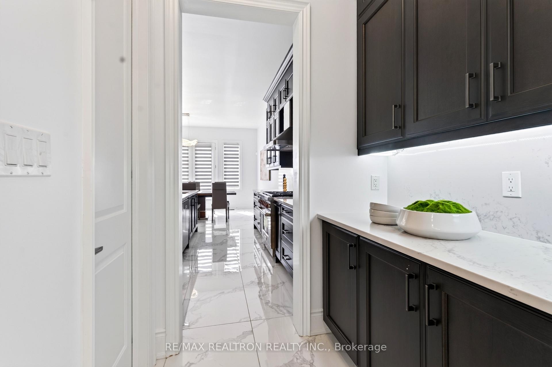 Photo 9 of 209 Hillsview Drive, Richmond Hill, Observatory — HOMEH