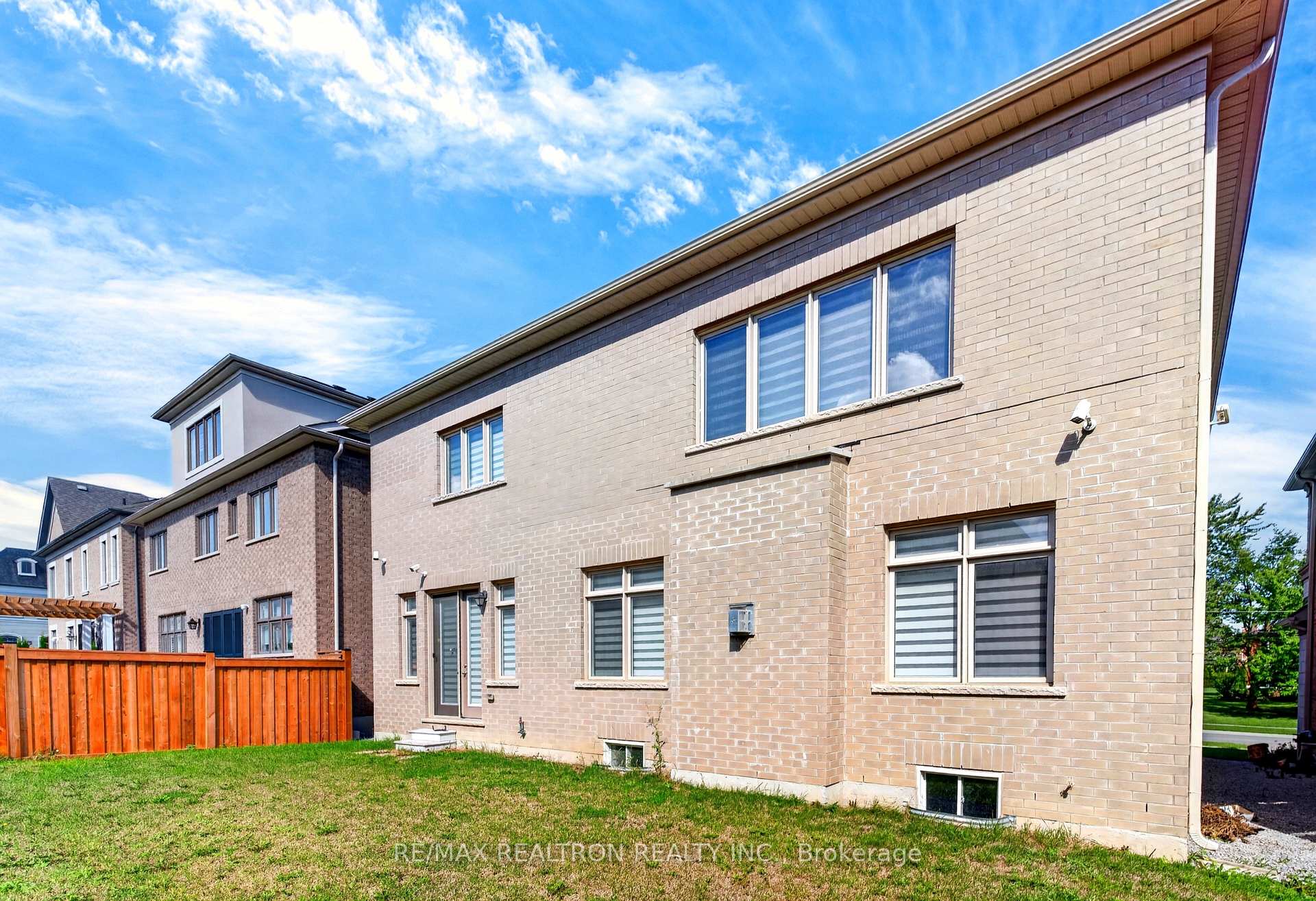 Photo 33 of 209 Hillsview Drive, Richmond Hill, Observatory — HOMEH