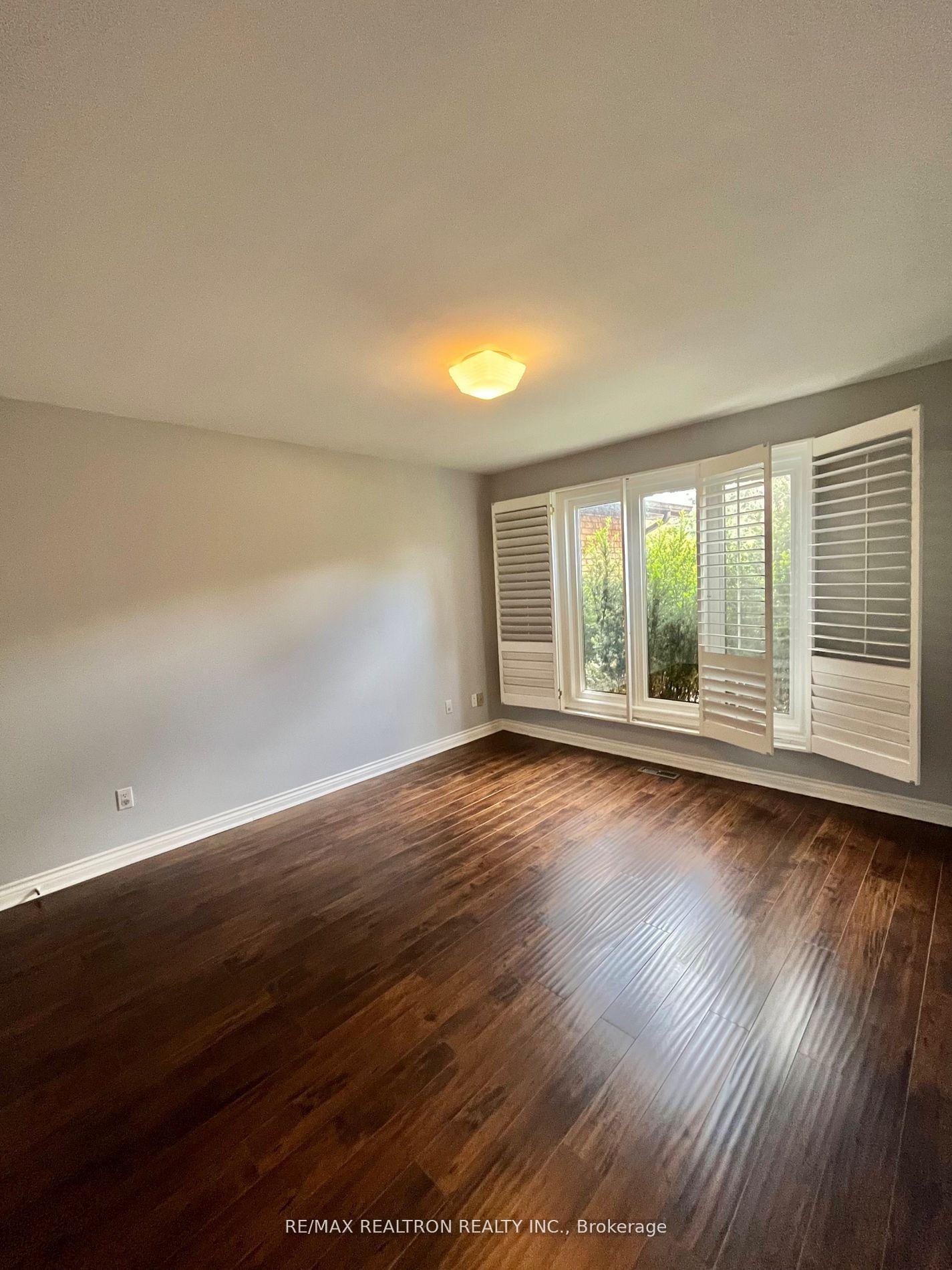 Photo 2 of 23 Lawnview Drive, North York, Willowdale East — HOMEH