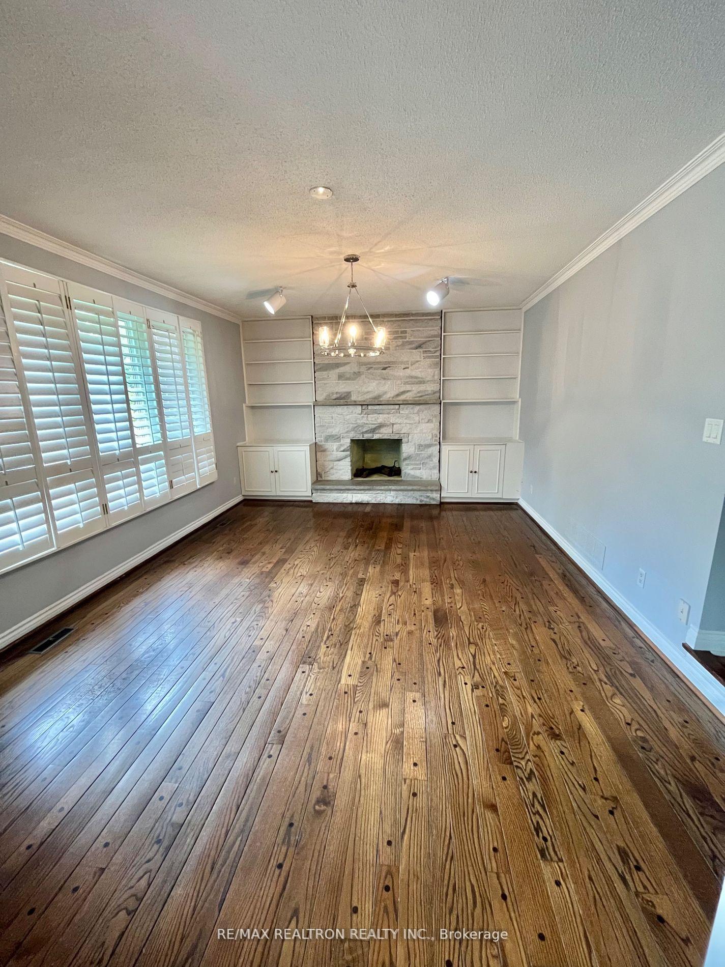 Photo 3 of 23 Lawnview Drive, North York, Willowdale East — HOMEH