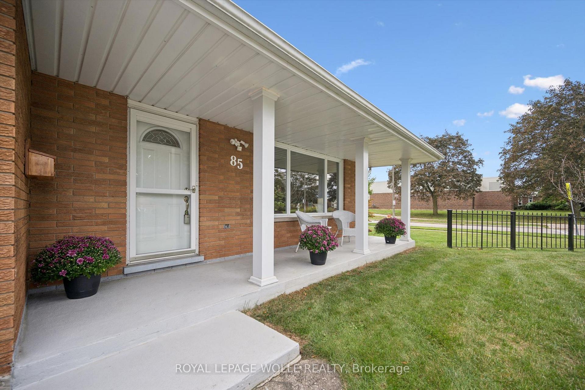 Photo 3 of 85 Indian Road, Kitchener, Heritage Park - Kitchener — HOMEH