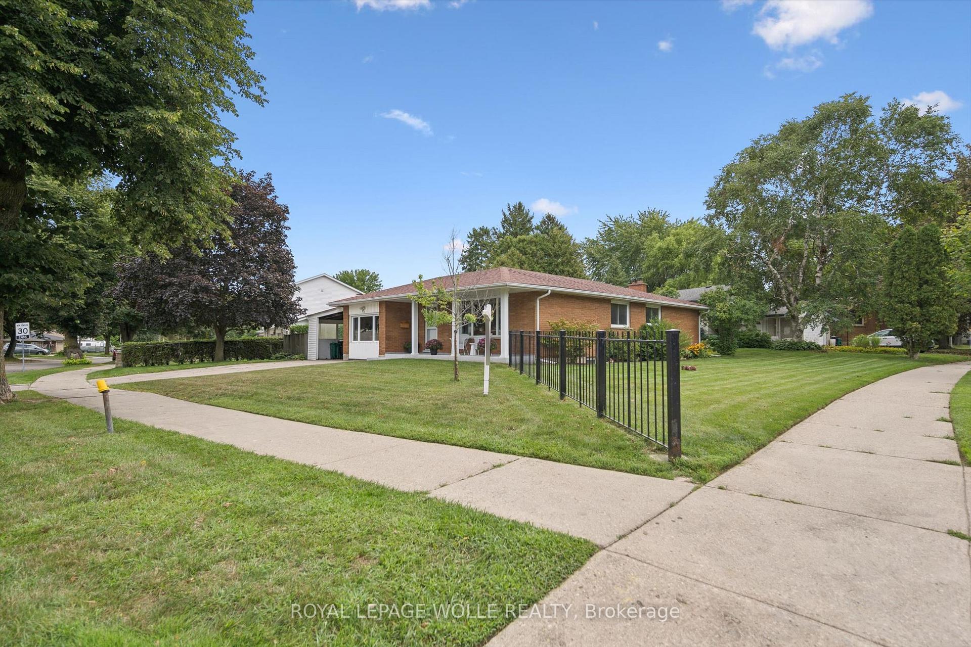 Photo 33 of 85 Indian Road, Kitchener, Heritage Park - Kitchener — HOMEH