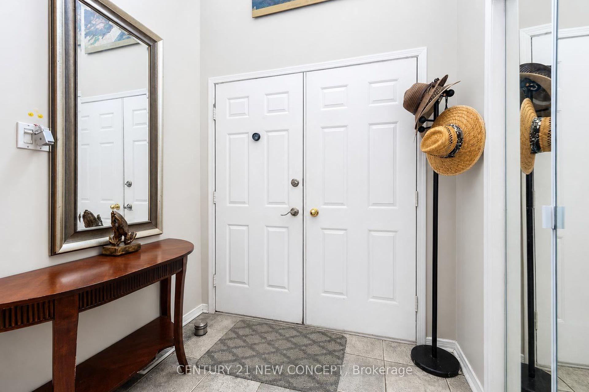Photo 4 of 8 Millcroft Way, Vaughan, Brownridge — HOMEH