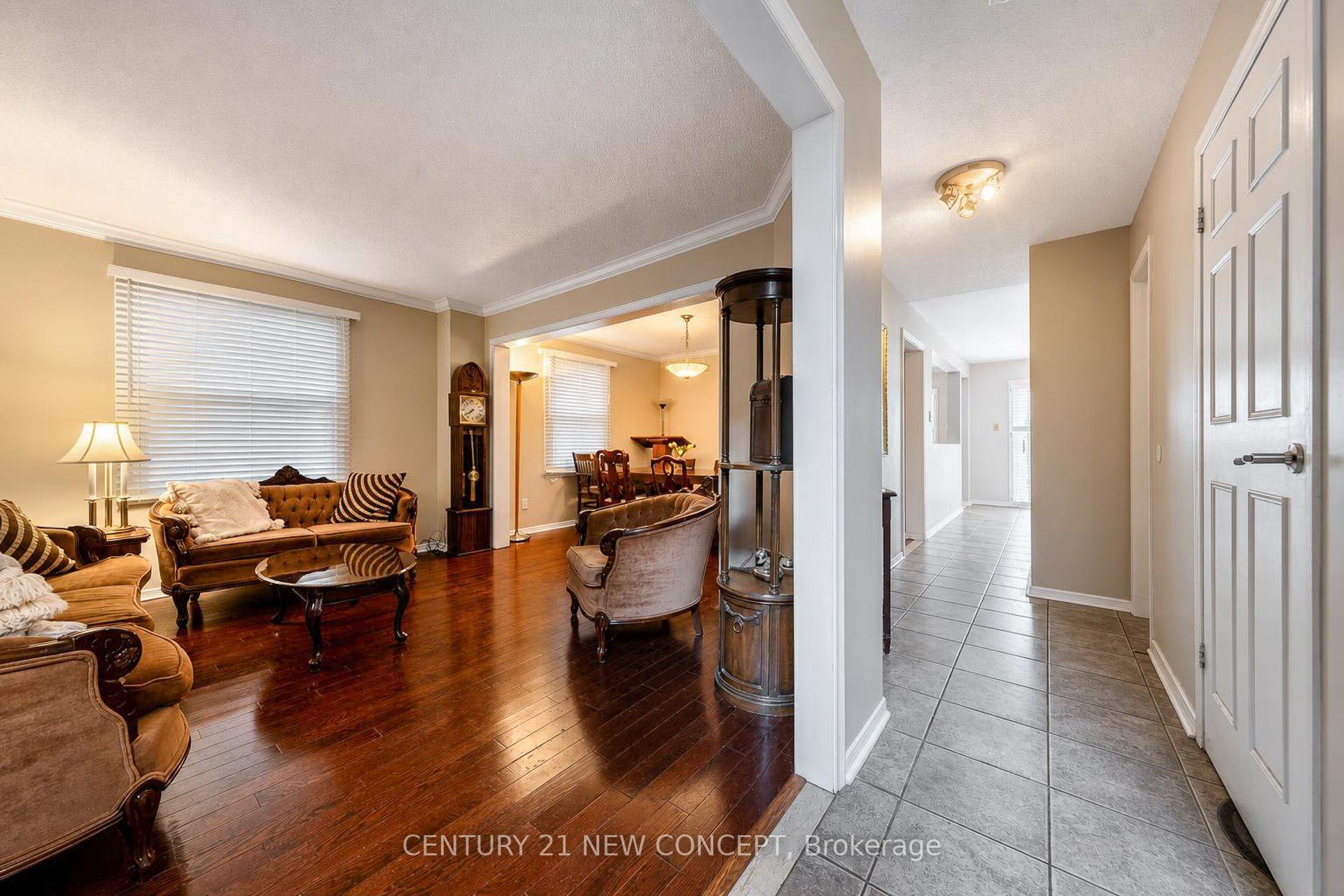 Photo 7 of 8 Millcroft Way, Vaughan, Brownridge — HOMEH
