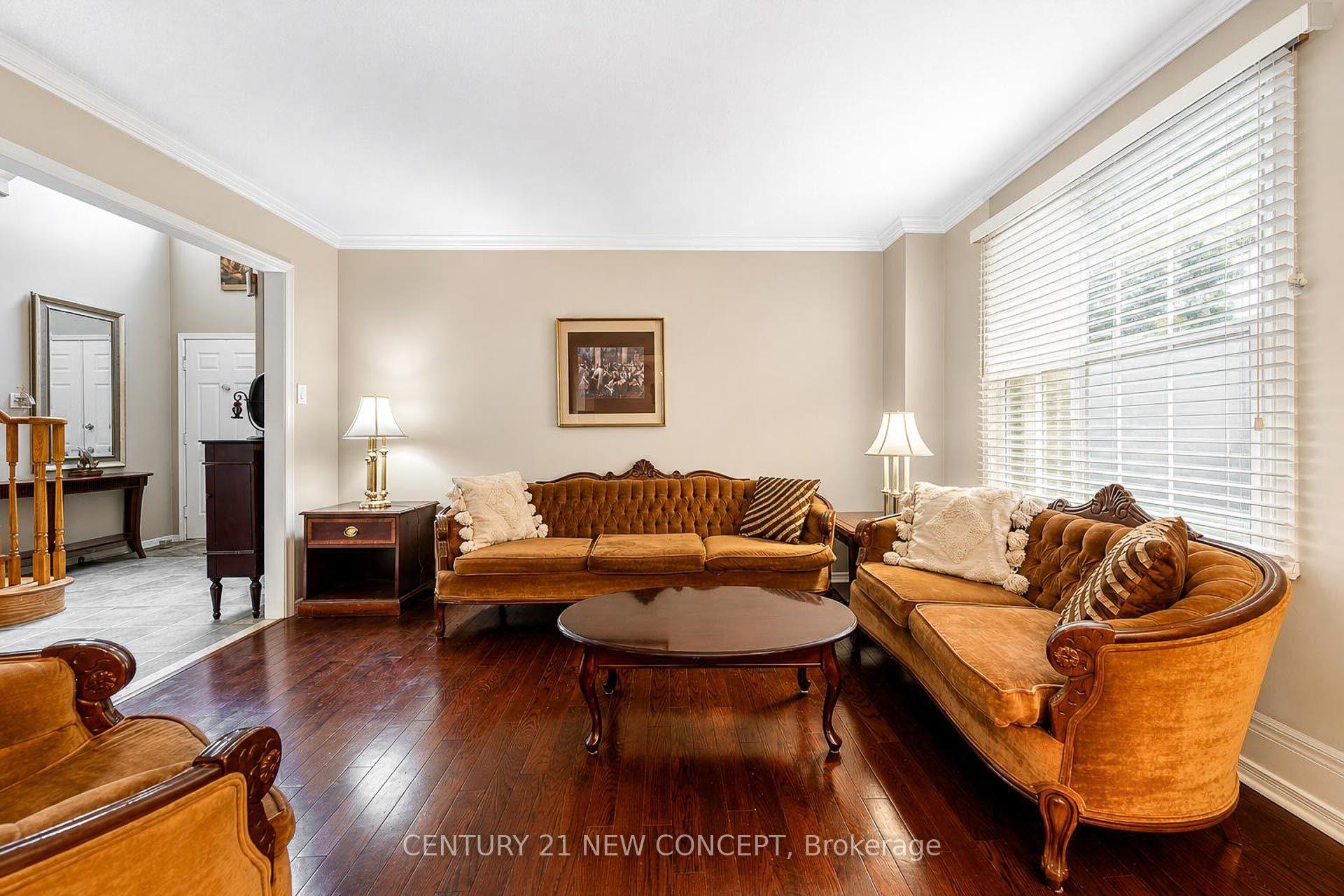 Photo 9 of 8 Millcroft Way, Vaughan, Brownridge — HOMEH