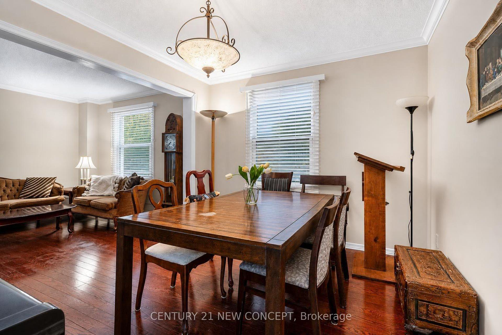 Photo 10 of 8 Millcroft Way, Vaughan, Brownridge — HOMEH