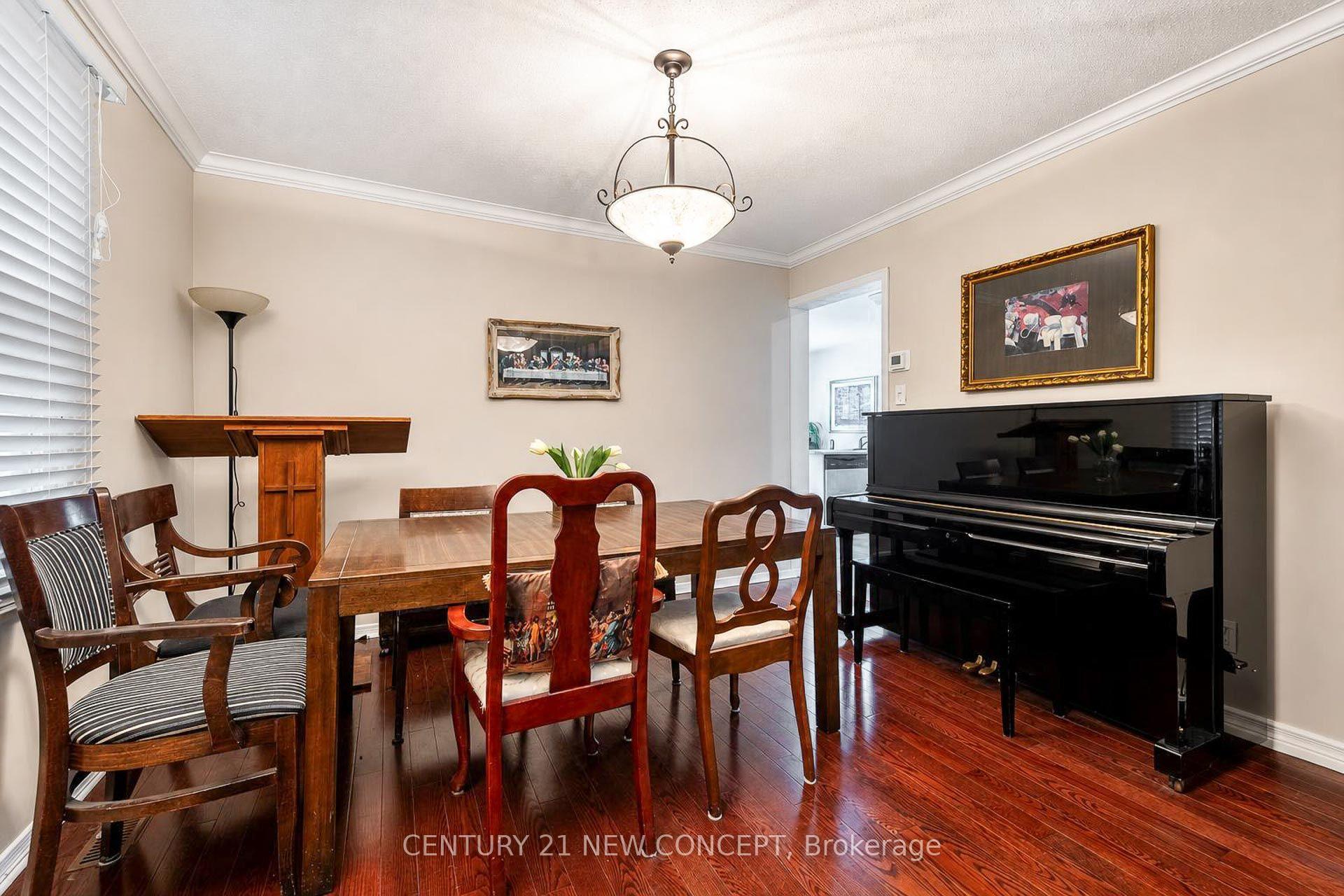 Photo 11 of 8 Millcroft Way, Vaughan, Brownridge — HOMEH
