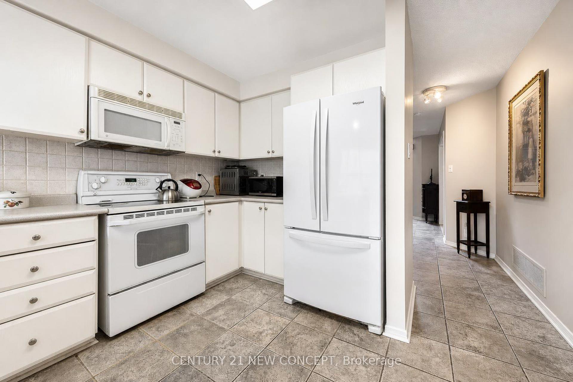 Photo 12 of 8 Millcroft Way, Vaughan, Brownridge — HOMEH