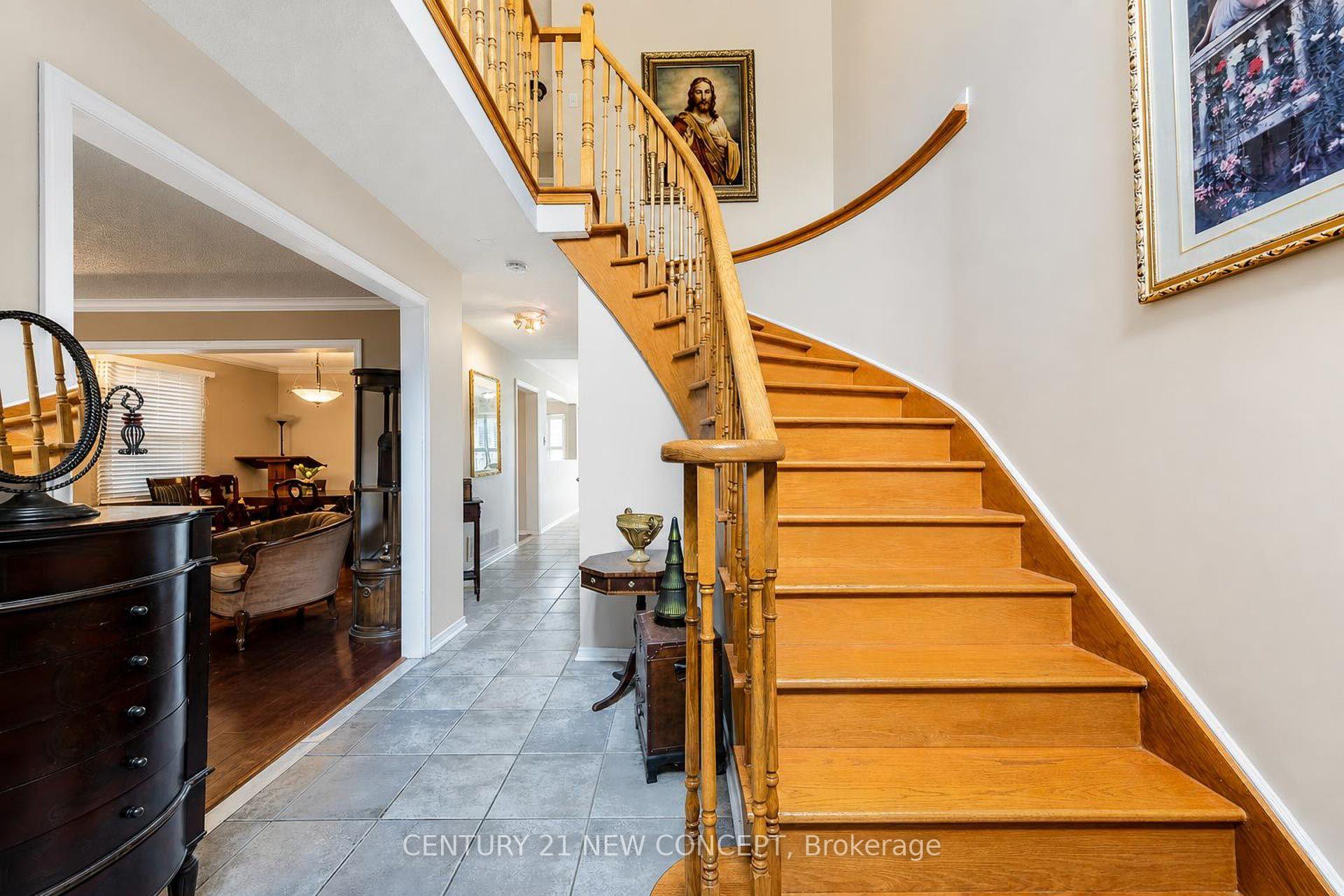 Photo 18 of 8 Millcroft Way, Vaughan, Brownridge — HOMEH