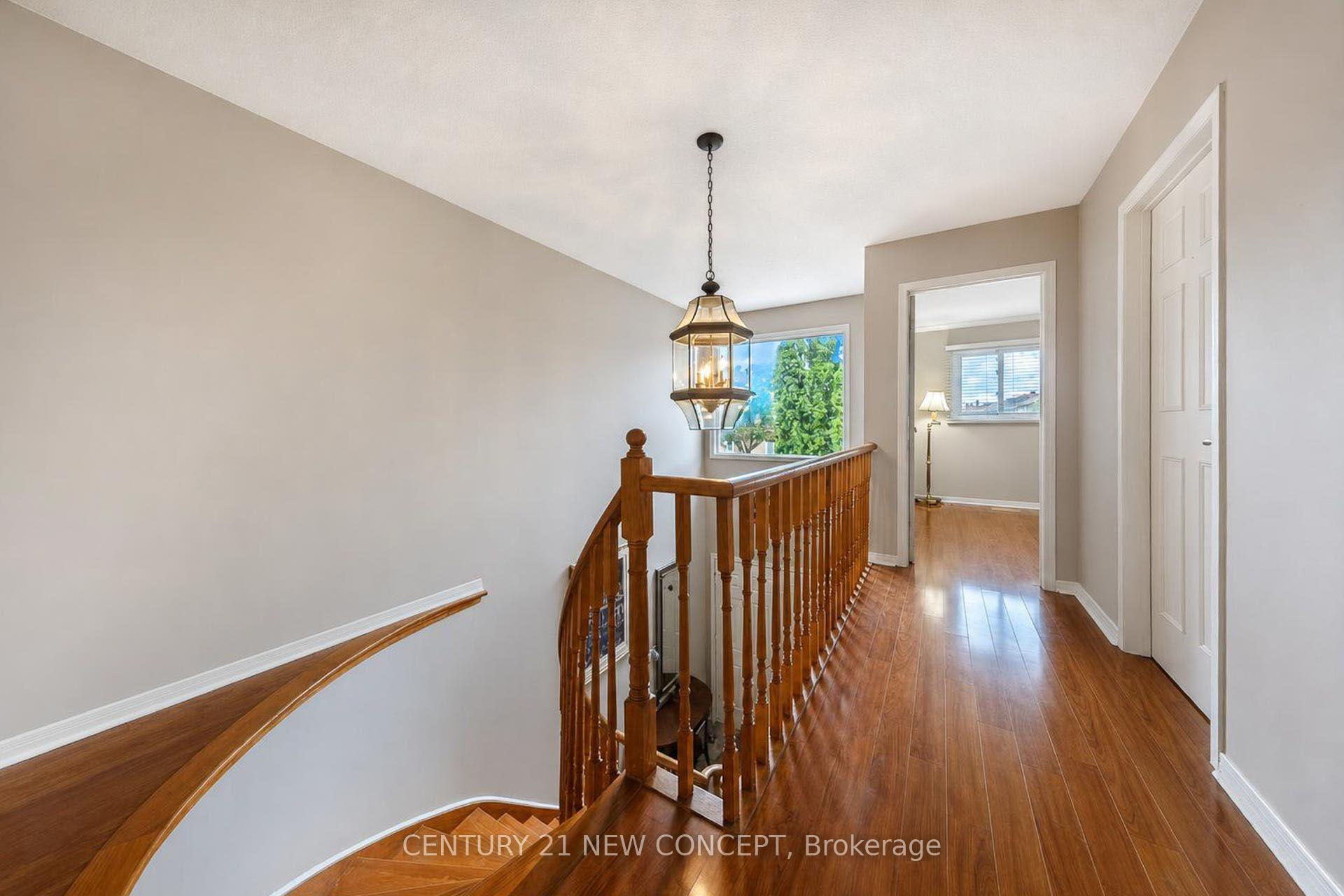 Photo 20 of 8 Millcroft Way, Vaughan, Brownridge — HOMEH