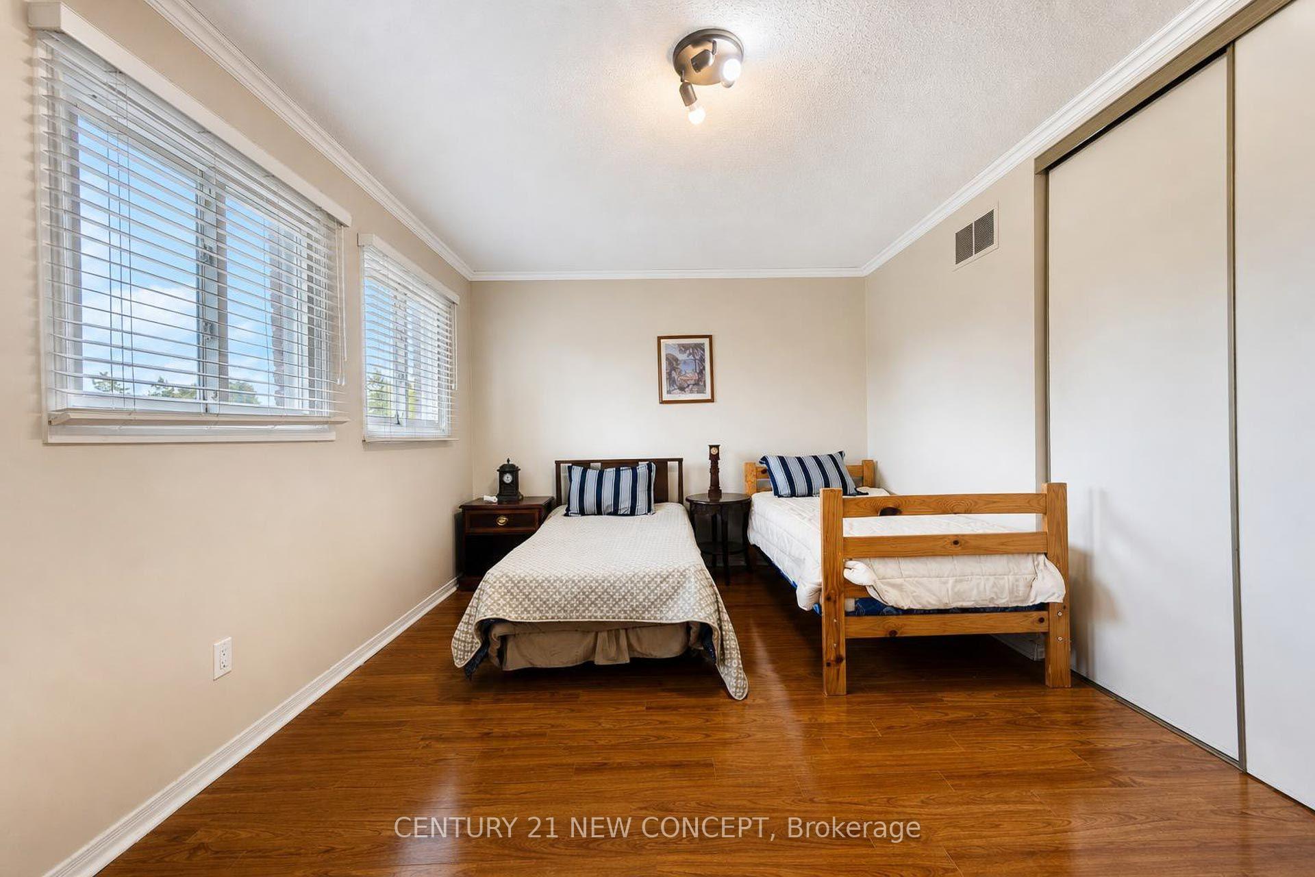 Photo 22 of 8 Millcroft Way, Vaughan, Brownridge — HOMEH