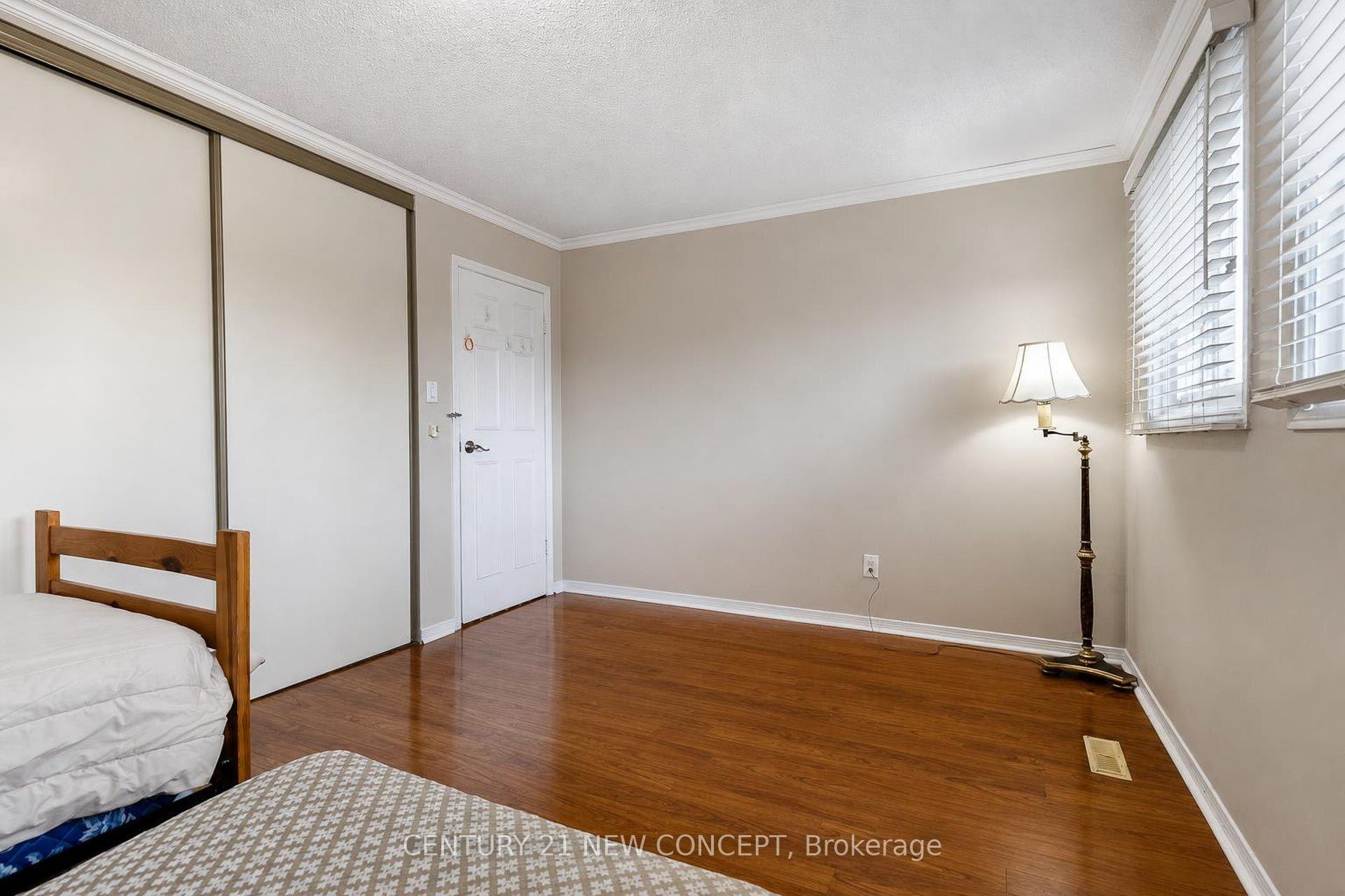 Photo 23 of 8 Millcroft Way, Vaughan, Brownridge — HOMEH