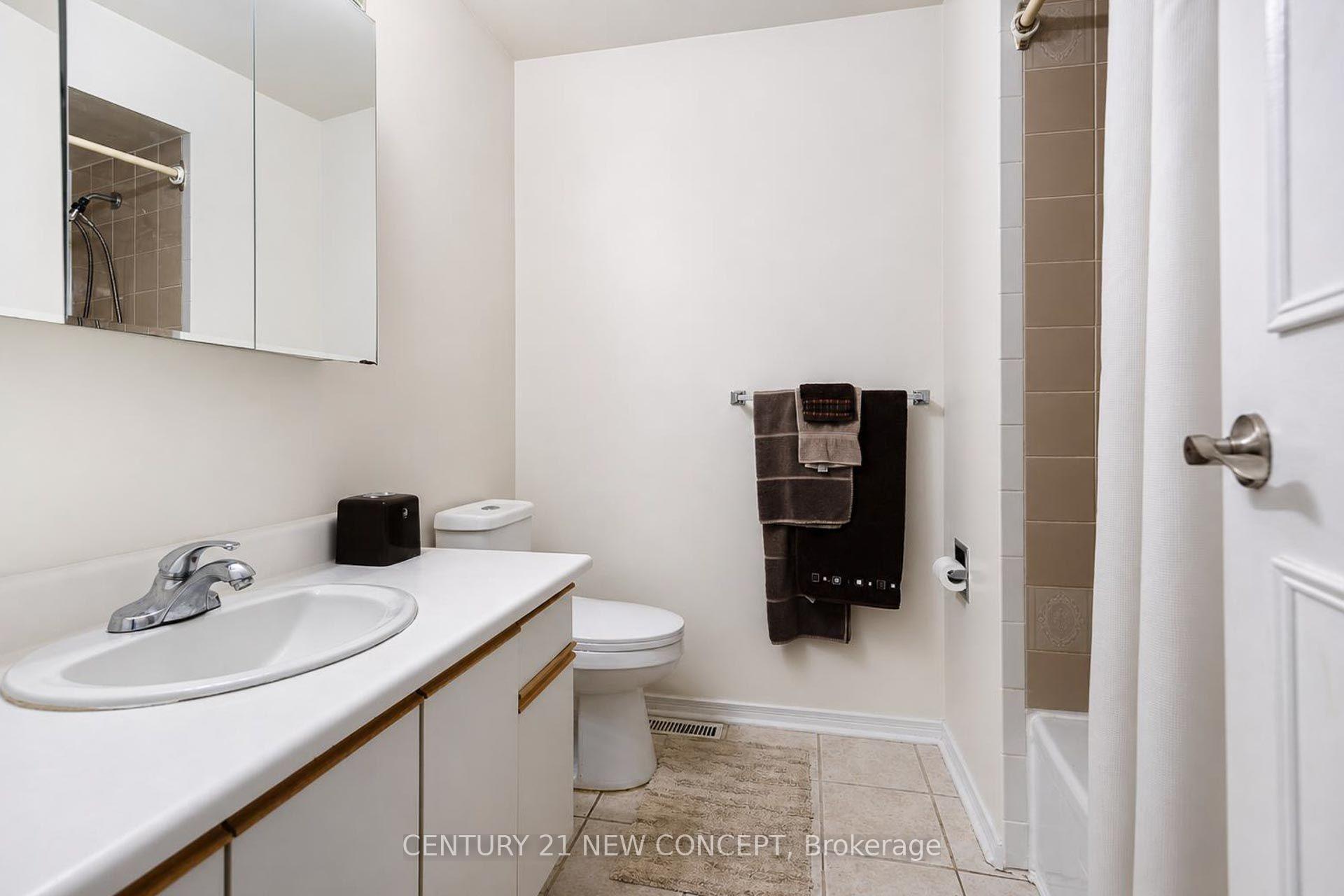 Photo 28 of 8 Millcroft Way, Vaughan, Brownridge — HOMEH