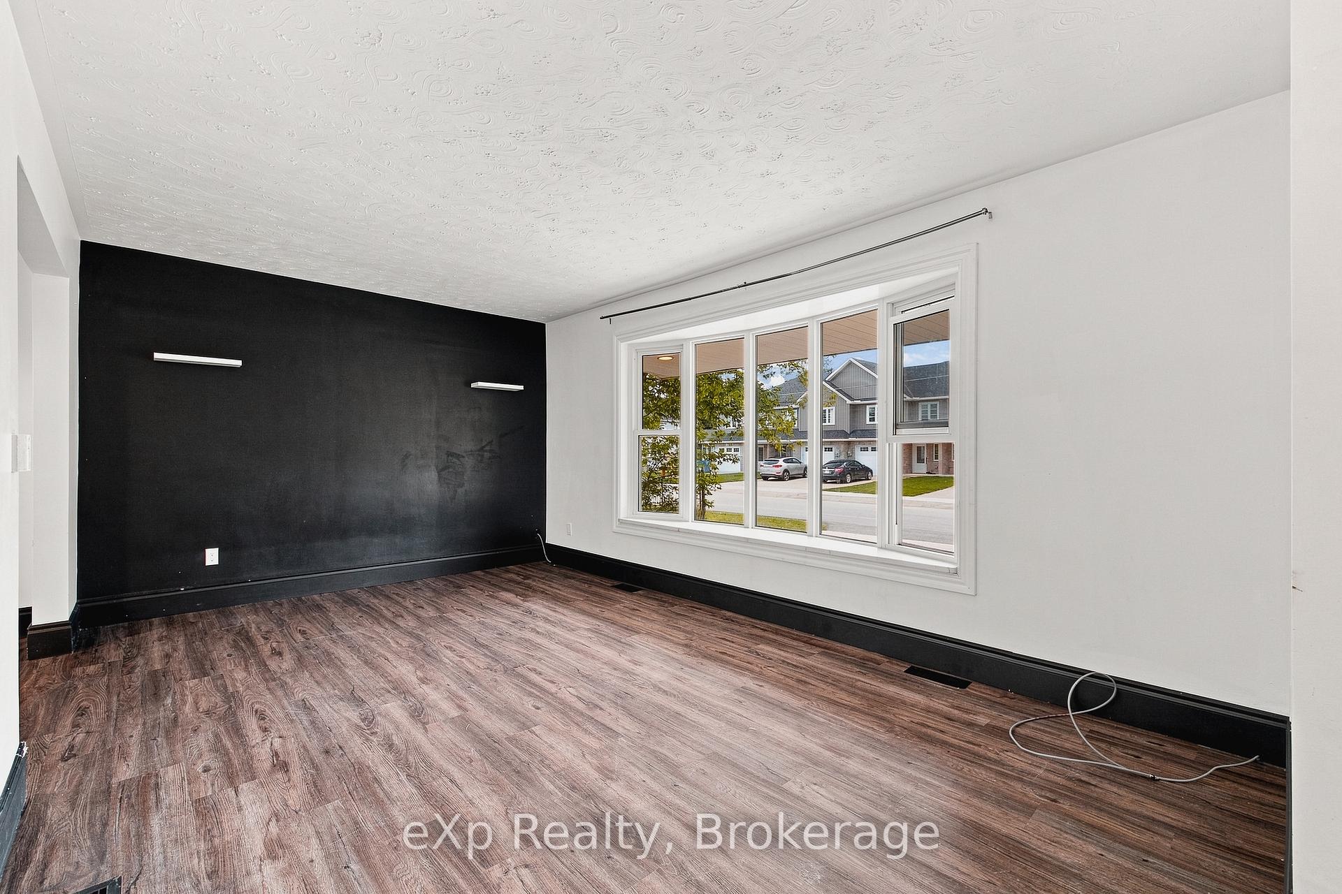 Photo 5 of 236 Bruce Street S, West Grey — HOMEH