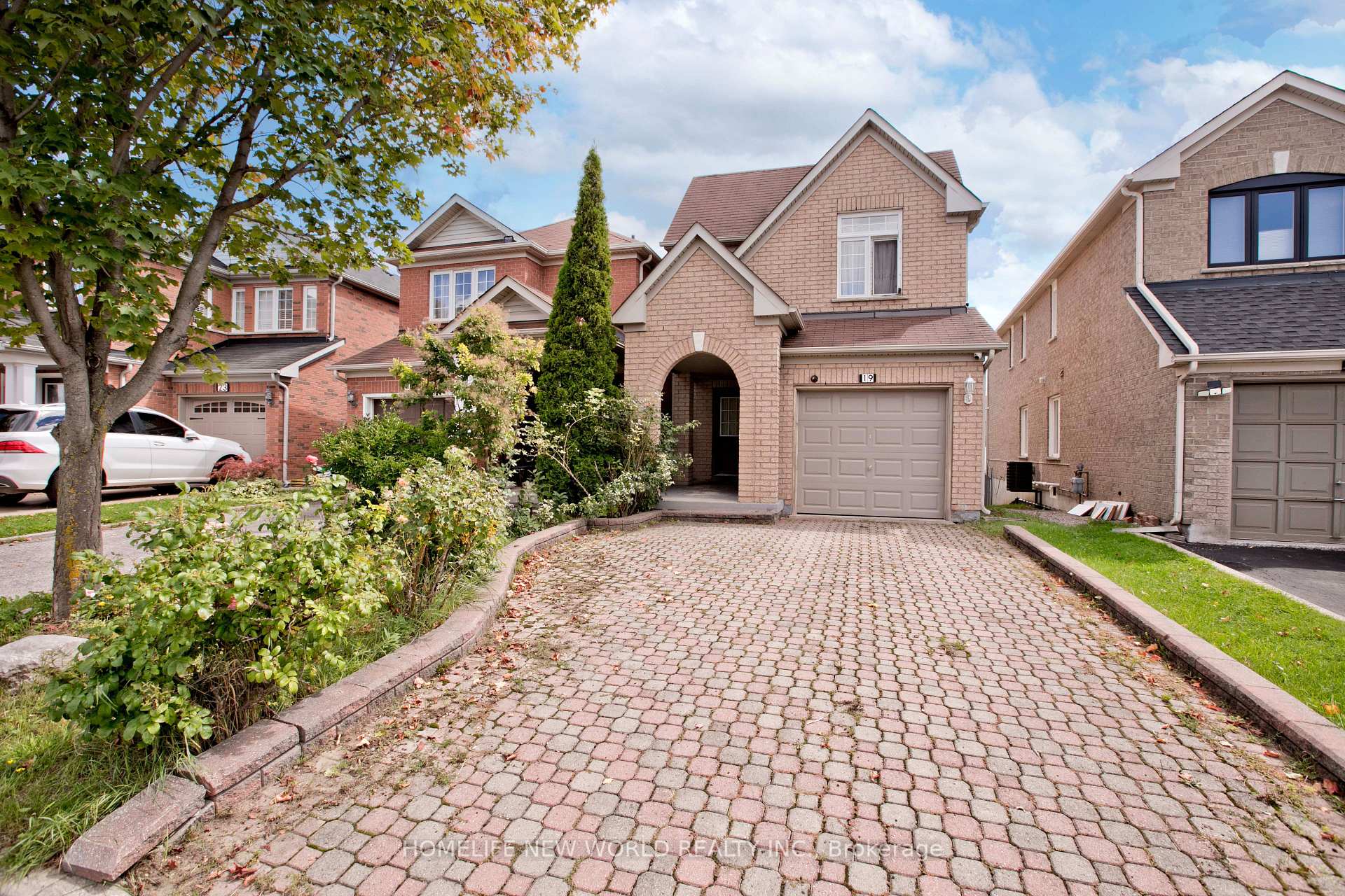 Photo 2 of 19 Charles Brown Road, Markham, Cedarwood — HOMEH
