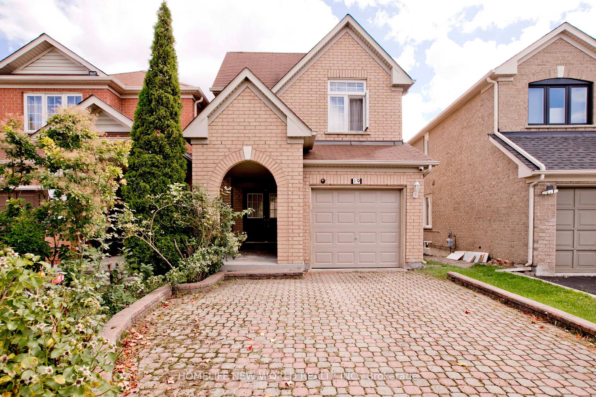 Photo 3 of 19 Charles Brown Road, Markham, Cedarwood — HOMEH