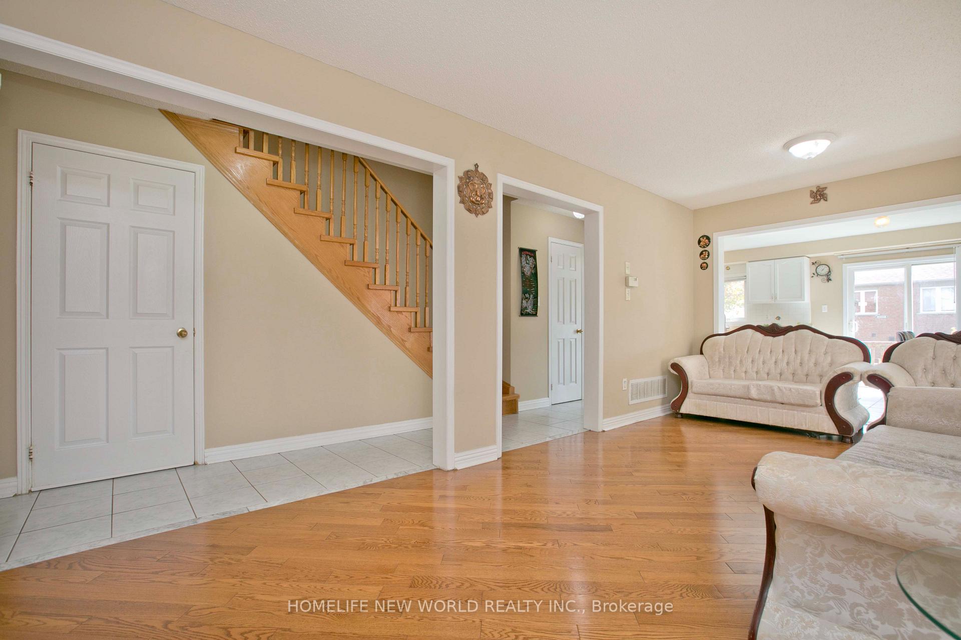 Photo 8 of 19 Charles Brown Road, Markham, Cedarwood — HOMEH