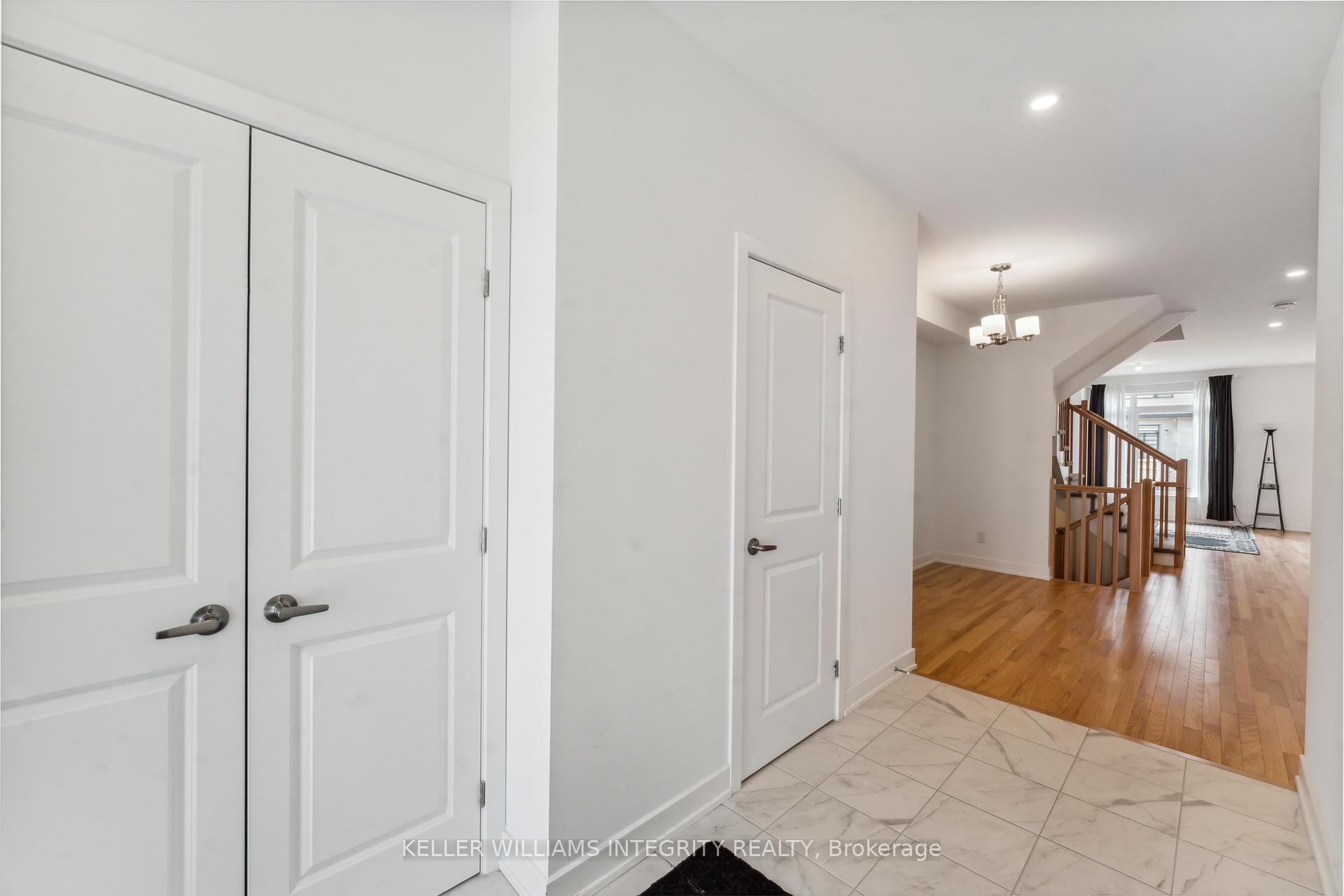 Photo 2 of 330 Makobe Lane, Ottawa, Riverside South/Gloucester Glen — HOMEH