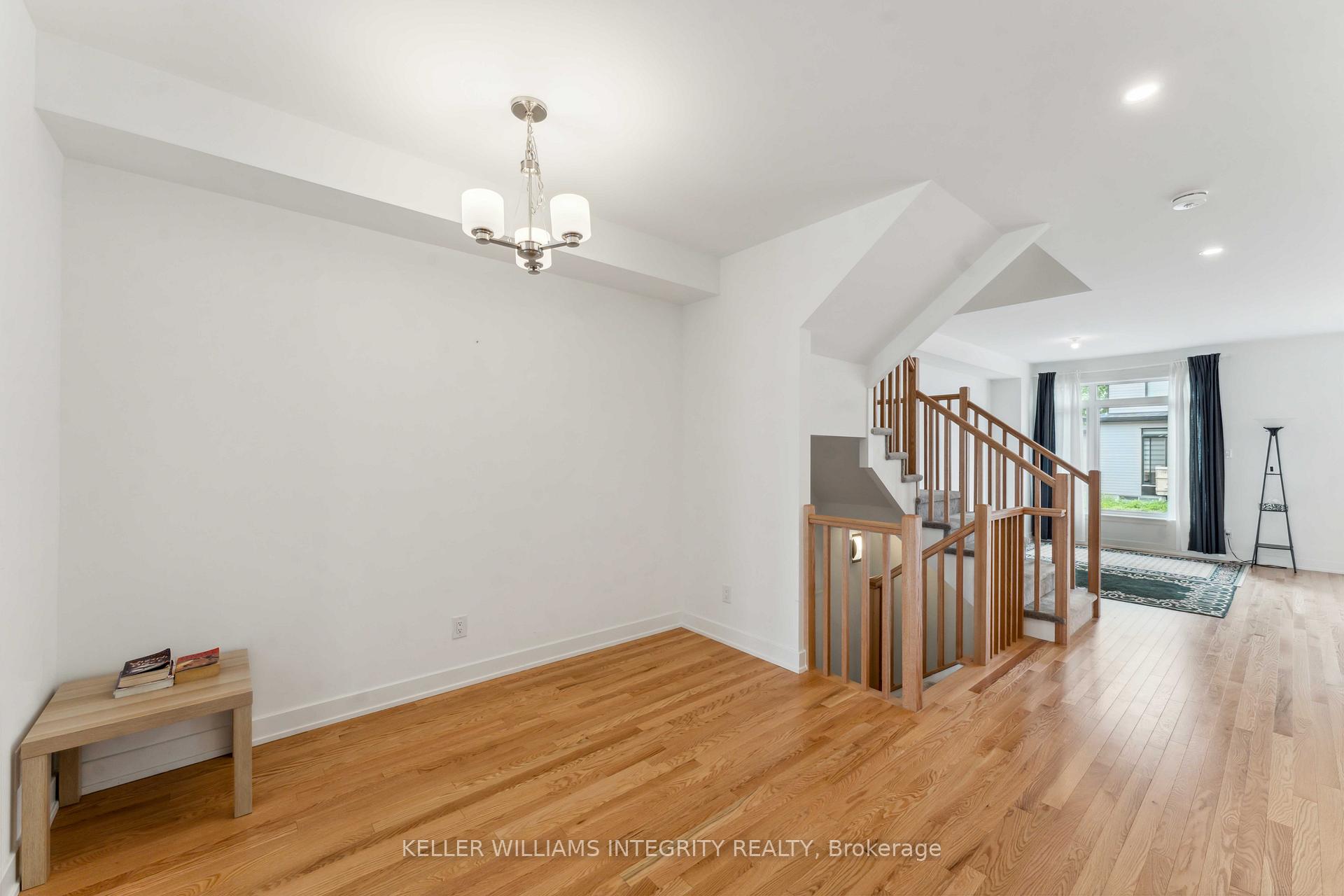 Photo 3 of 330 Makobe Lane, Ottawa, Riverside South/Gloucester Glen — HOMEH