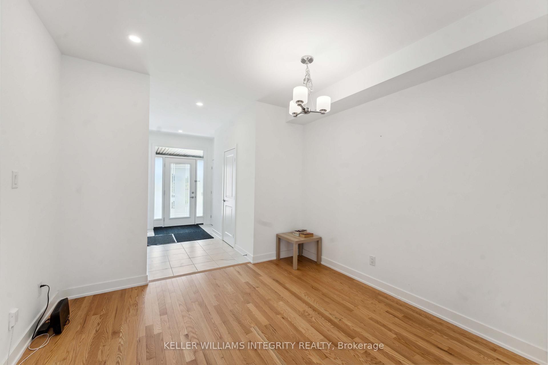 Photo 4 of 330 Makobe Lane, Ottawa, Riverside South/Gloucester Glen — HOMEH