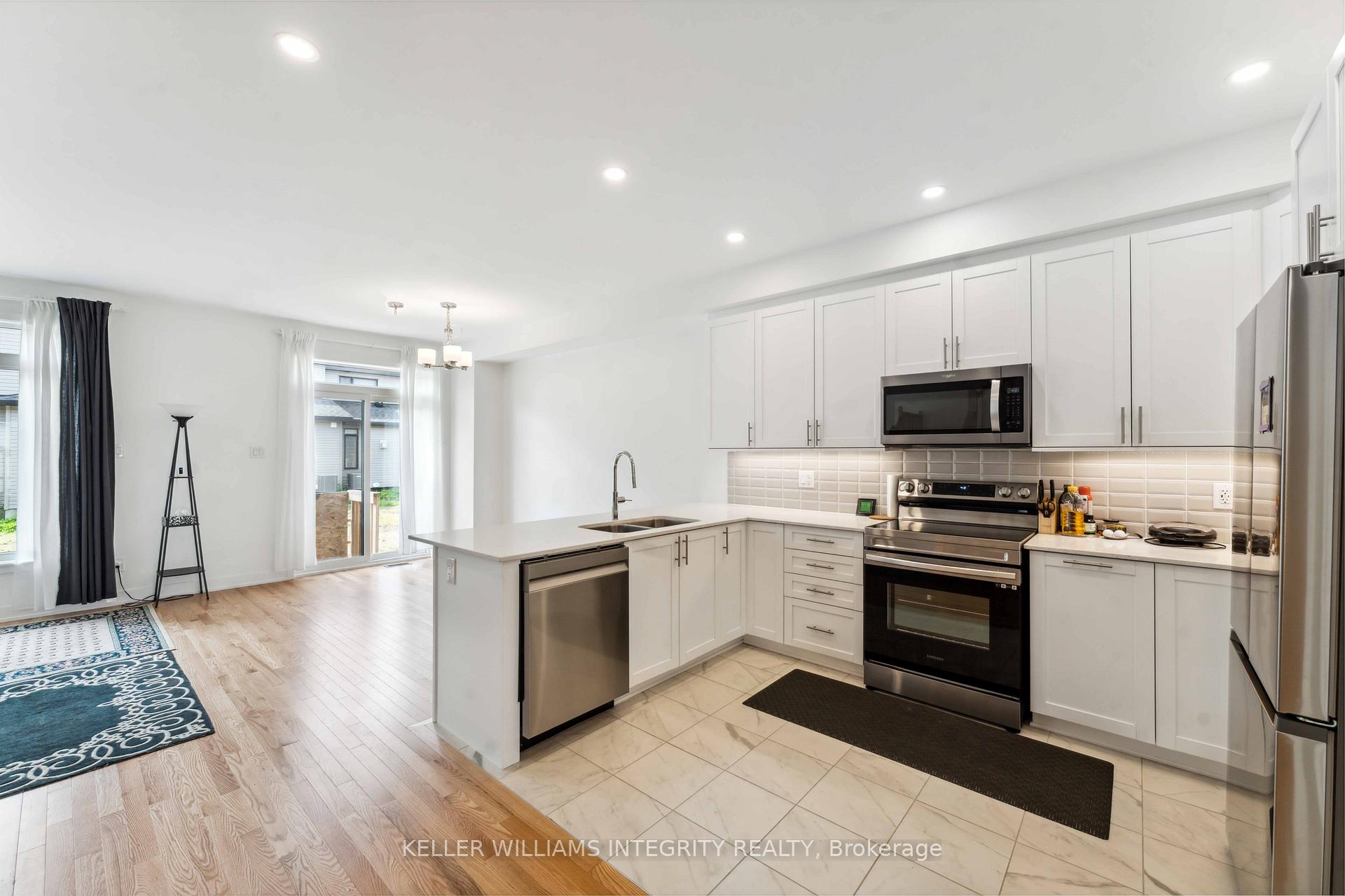 Photo 5 of 330 Makobe Lane, Ottawa, Riverside South/Gloucester Glen — HOMEH