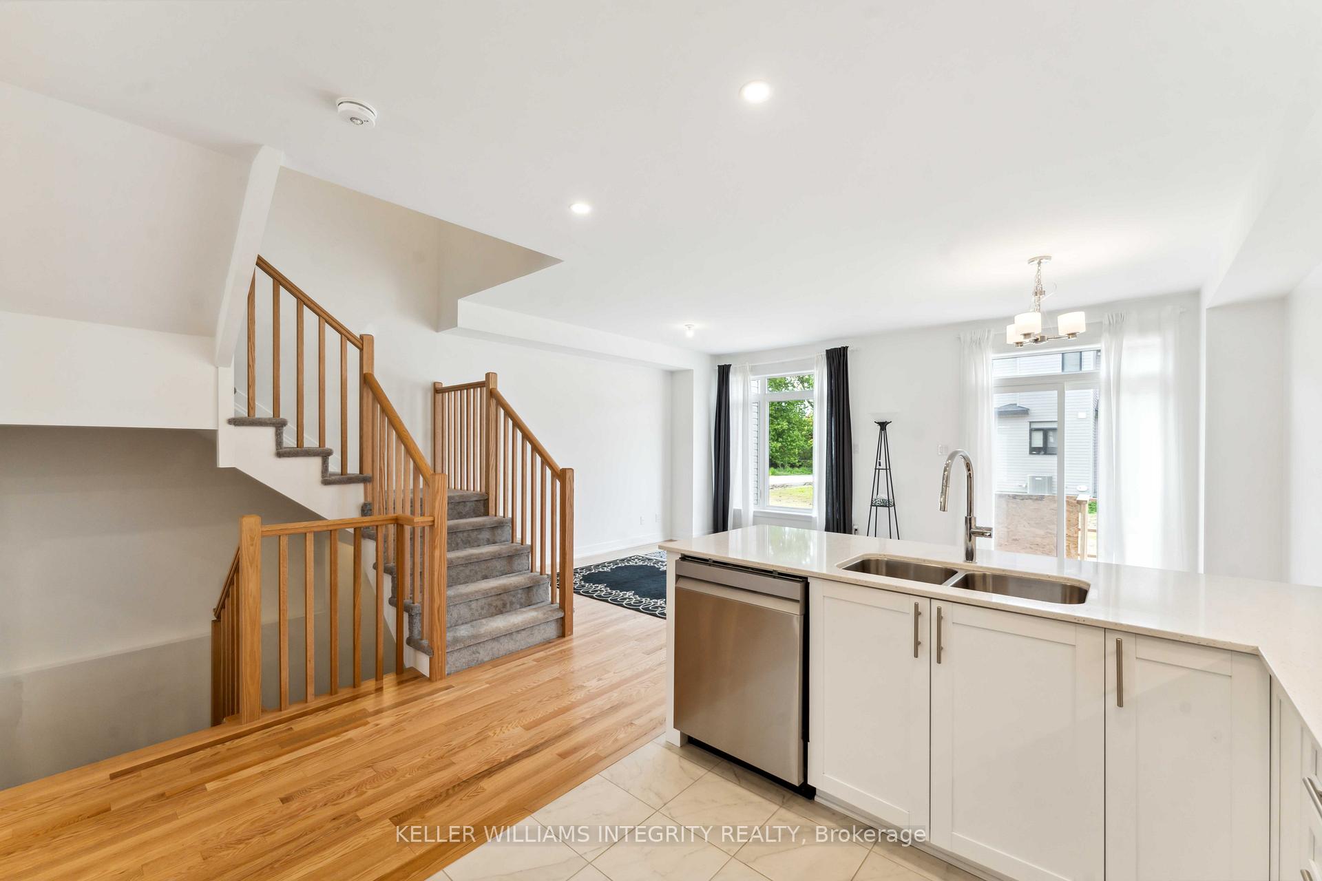 Photo 8 of 330 Makobe Lane, Ottawa, Riverside South/Gloucester Glen — HOMEH