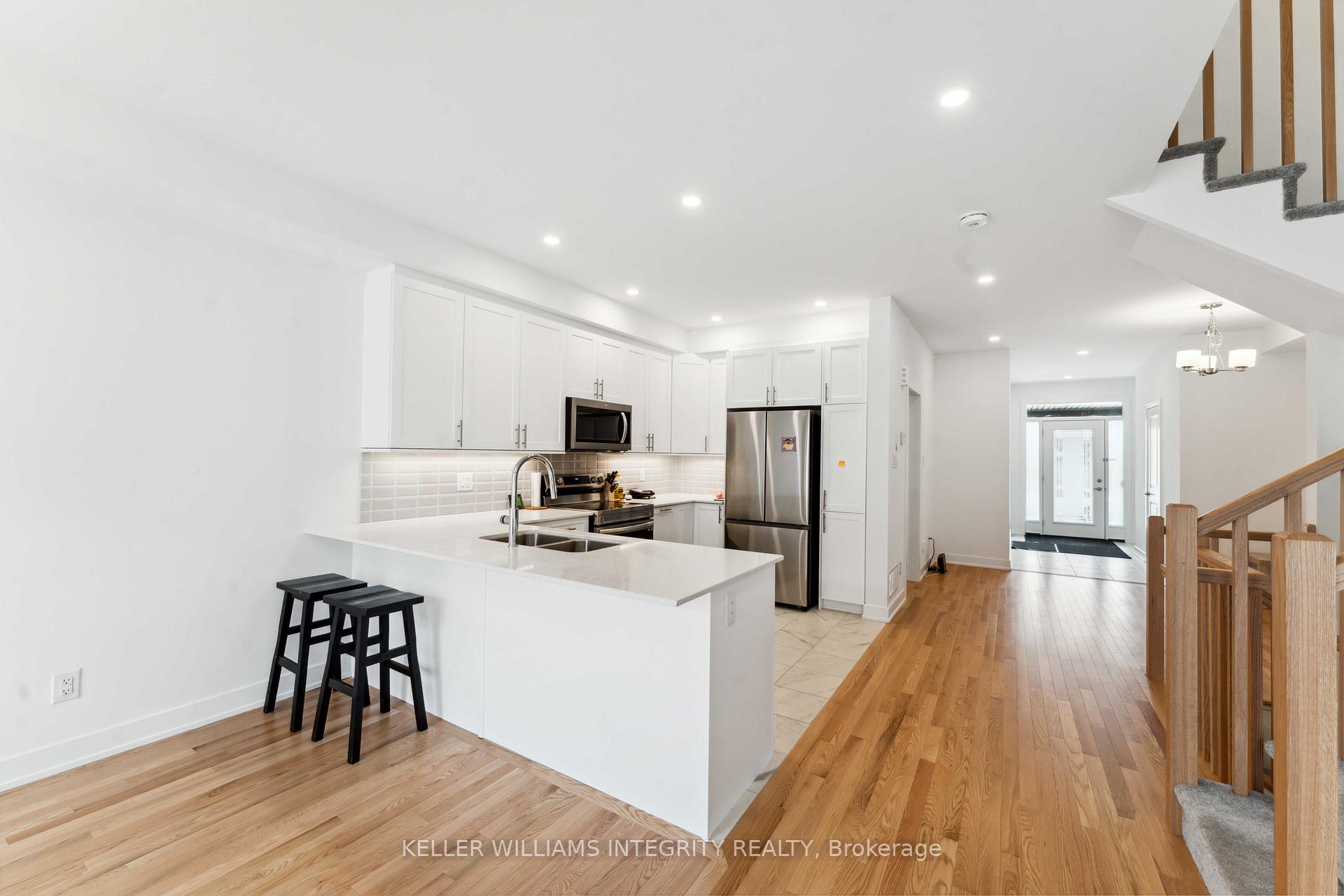 Photo 10 of 330 Makobe Lane, Ottawa, Riverside South/Gloucester Glen — HOMEH