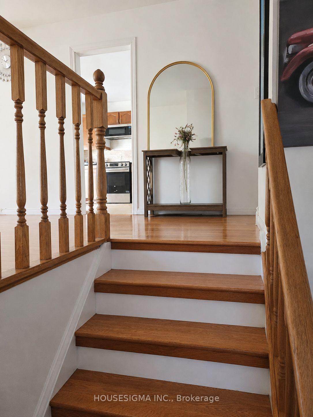 Photo 3 of 547 Barnes Crescent, Peterborough, Otonabee Ward 1 — HOMEH