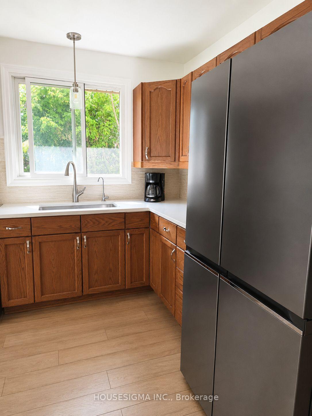 Photo 7 of 547 Barnes Crescent, Peterborough, Otonabee Ward 1 — HOMEH