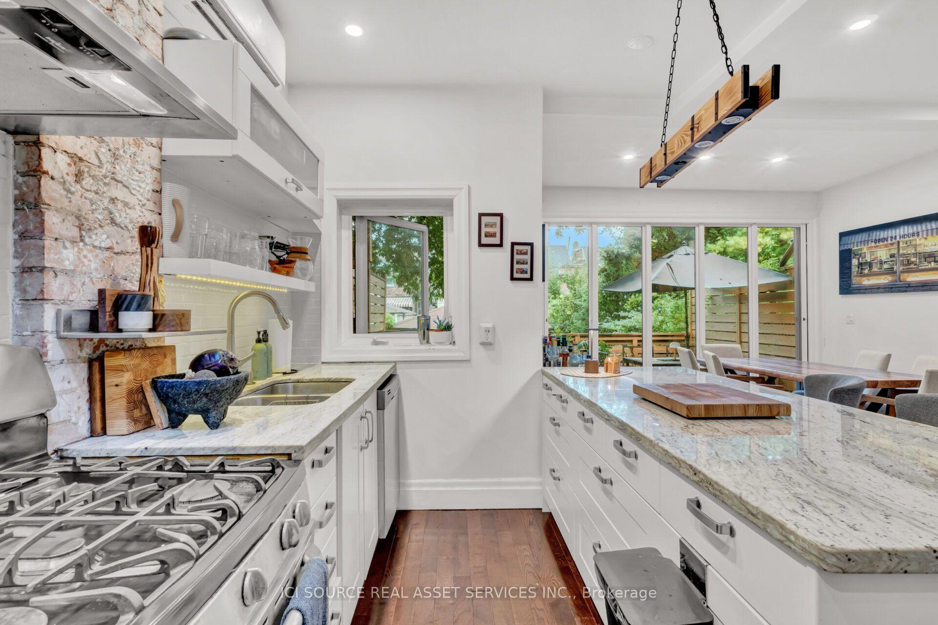 Photo 3 of Unit Upper, 109 Northcliffe Boulevard, Toronto, Oakwood Village — HOMEH