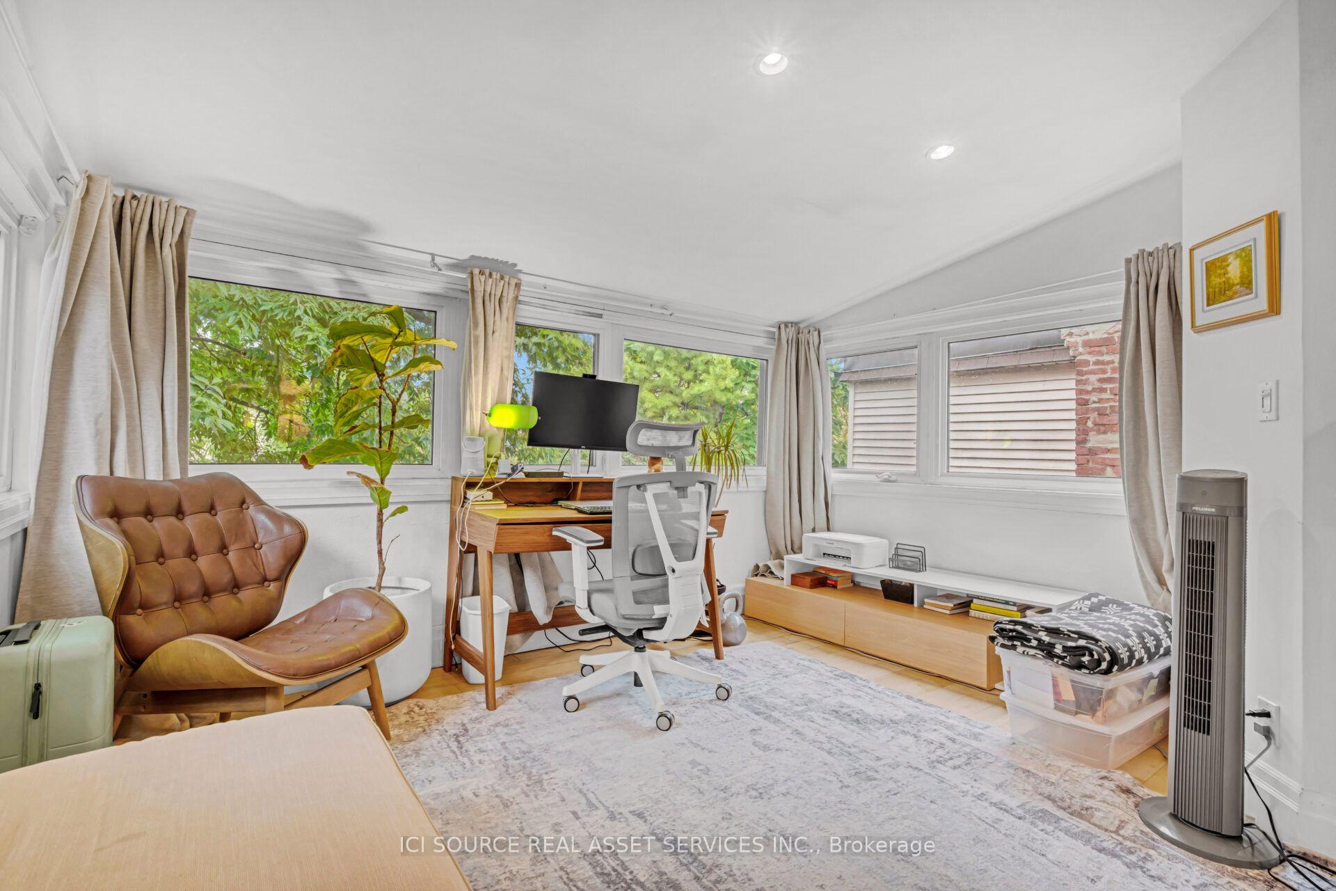 Photo 6 of Unit Upper, 109 Northcliffe Boulevard, Toronto, Oakwood Village — HOMEH