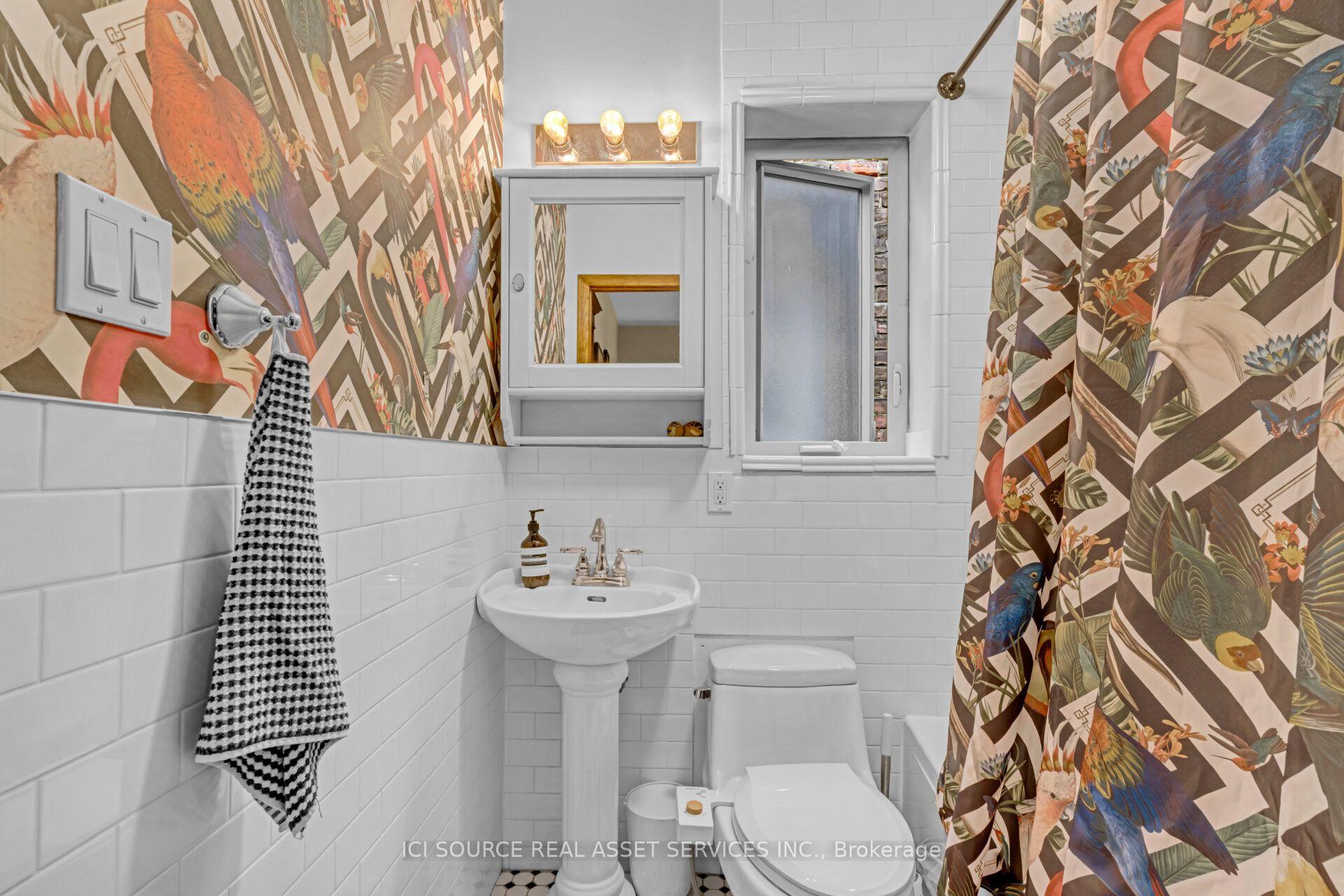 Photo 12 of Unit Upper, 109 Northcliffe Boulevard, Toronto, Oakwood Village — HOMEH