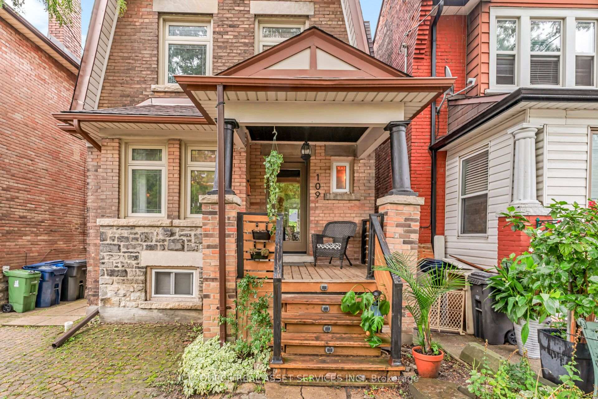 Photo 17 of Unit Upper, 109 Northcliffe Boulevard, Toronto, Oakwood Village — HOMEH