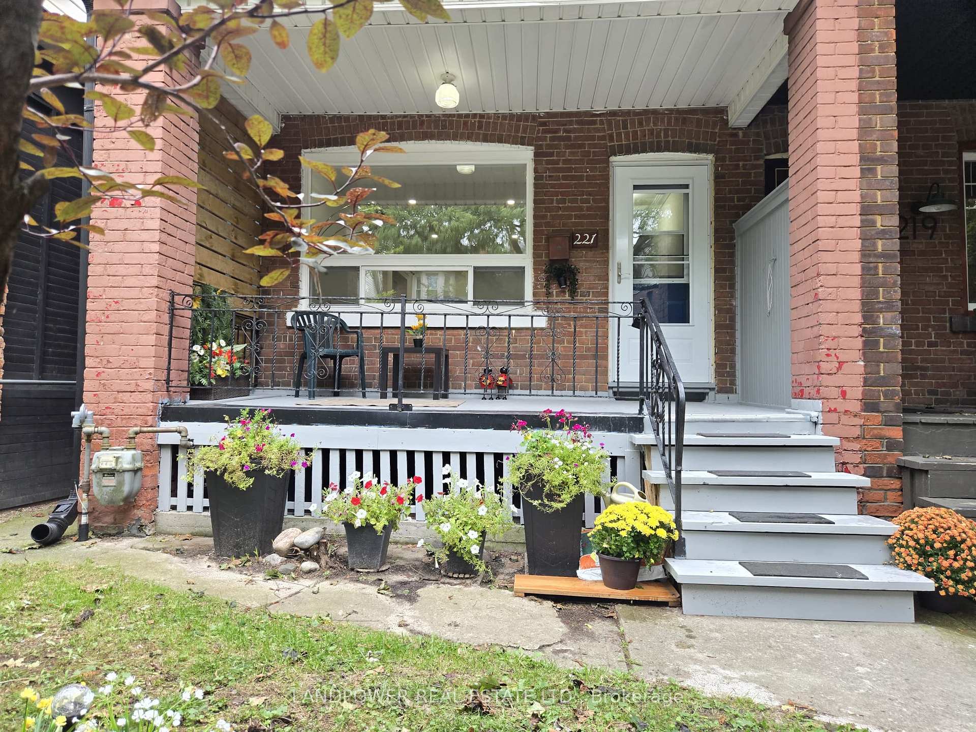 Photo 3 of 221 Riverdale Avenue, Toronto, North Riverdale — HOMEH