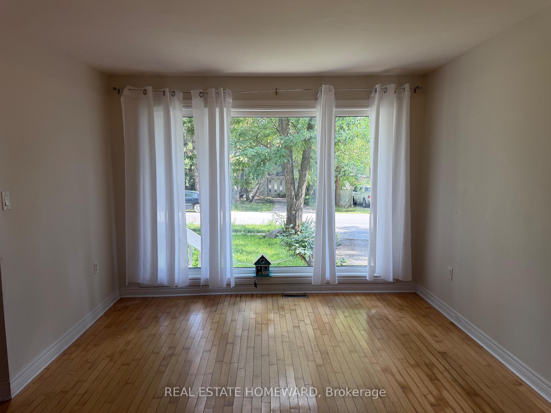 Photo 11 of 120 Baker Avenue, Richmond Hill, Crosby — HOMEH