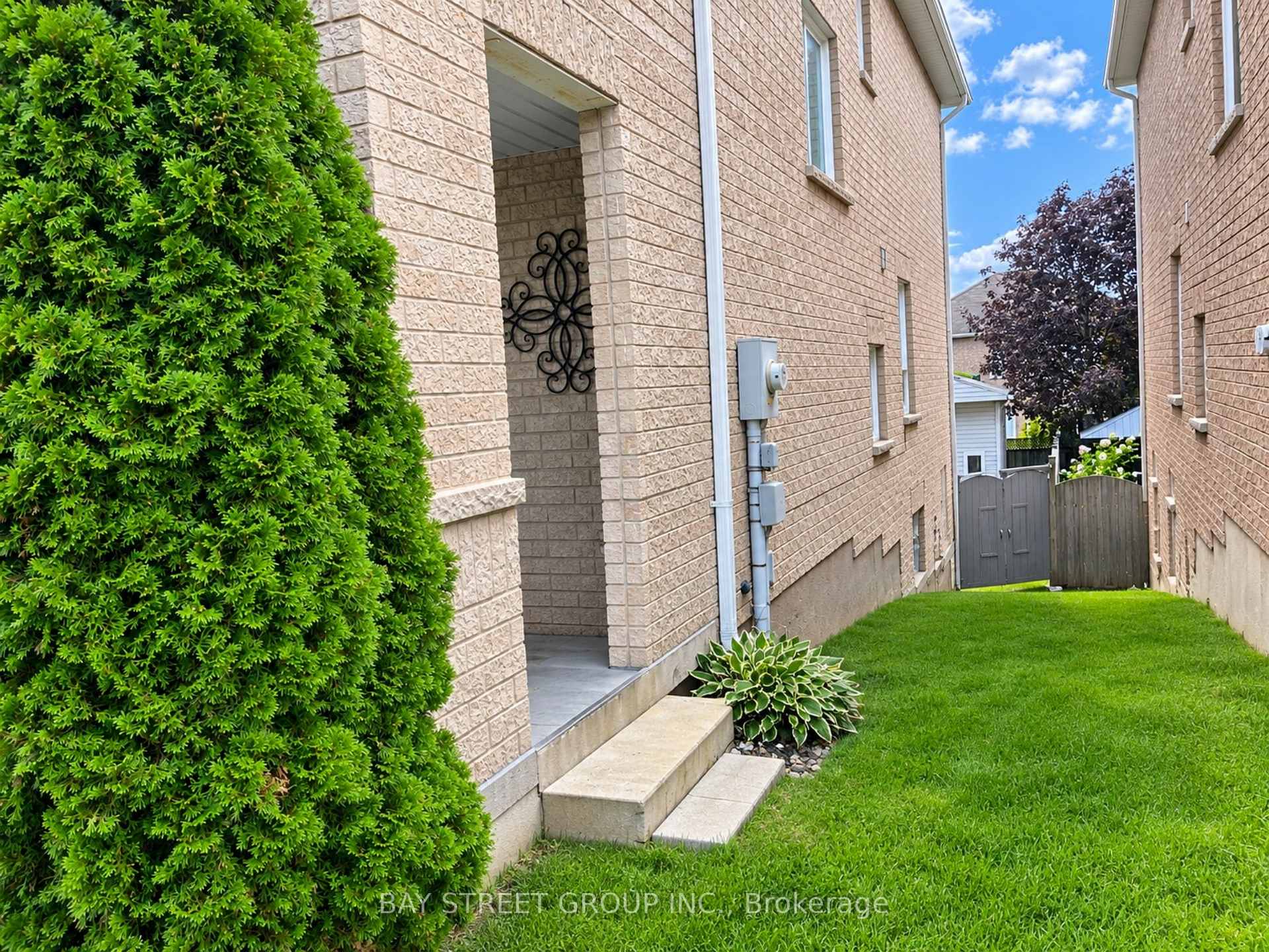 Photo 4 of 63 Aylesworth Avenue, Clarington, Courtice — HOMEH