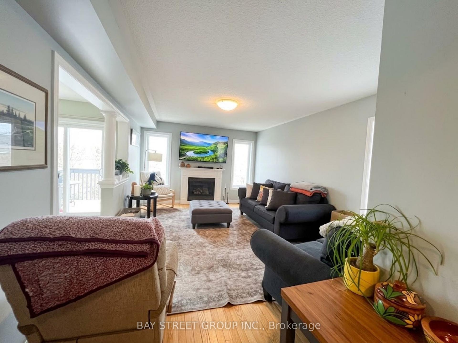 Photo 5 of 63 Aylesworth Avenue, Clarington, Courtice — HOMEH