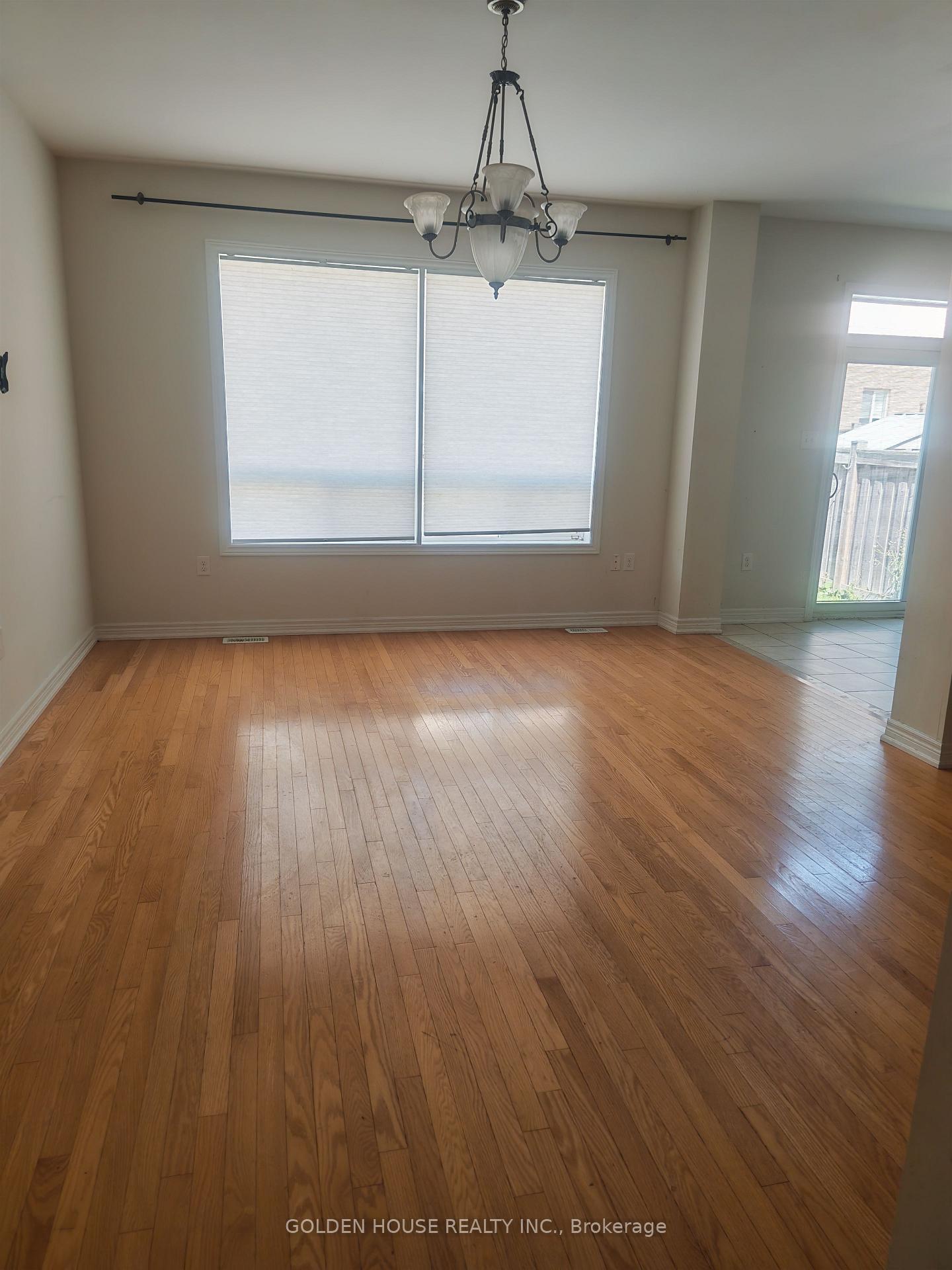 Photo 3 of 59 Carness Crescent, Georgina, Keswick South — HOMEH