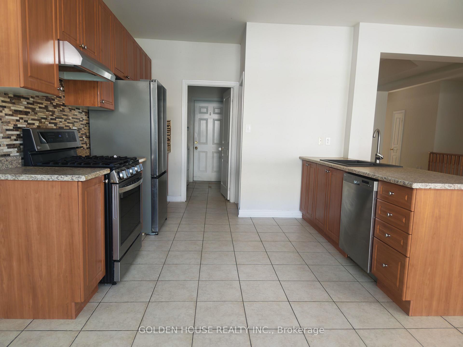 Photo 4 of 59 Carness Crescent, Georgina, Keswick South — HOMEH