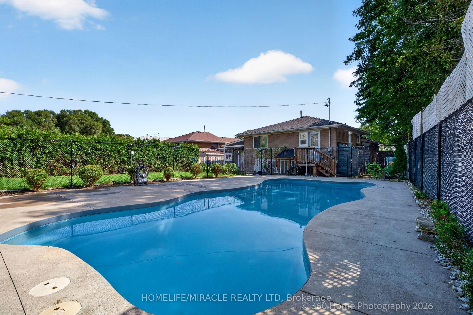 Photo 2 of 178 Kingsview Boulevard, Etobicoke, Kingsview Village-The Westway — HOMEH