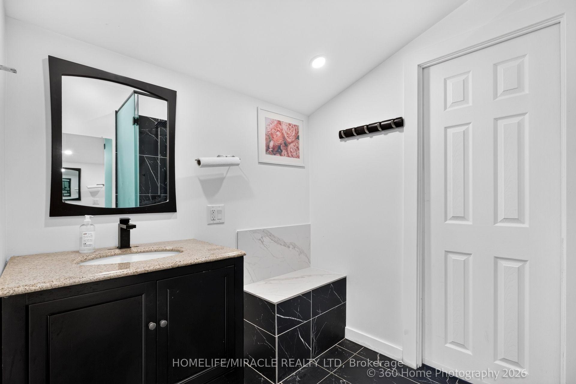 Photo 3 of 178 Kingsview Boulevard, Etobicoke, Kingsview Village-The Westway — HOMEH