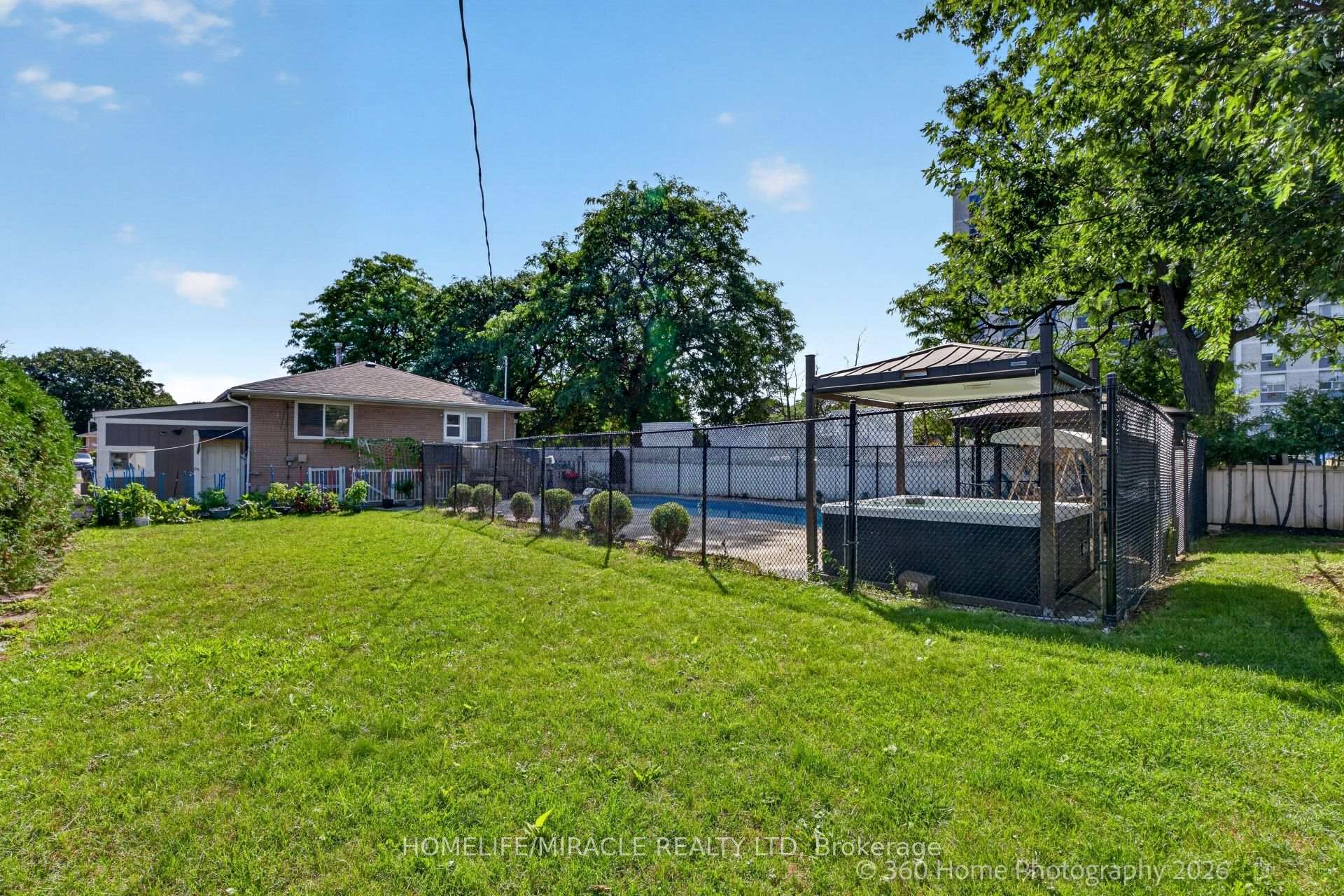 Photo 8 of 178 Kingsview Boulevard, Etobicoke, Kingsview Village-The Westway — HOMEH