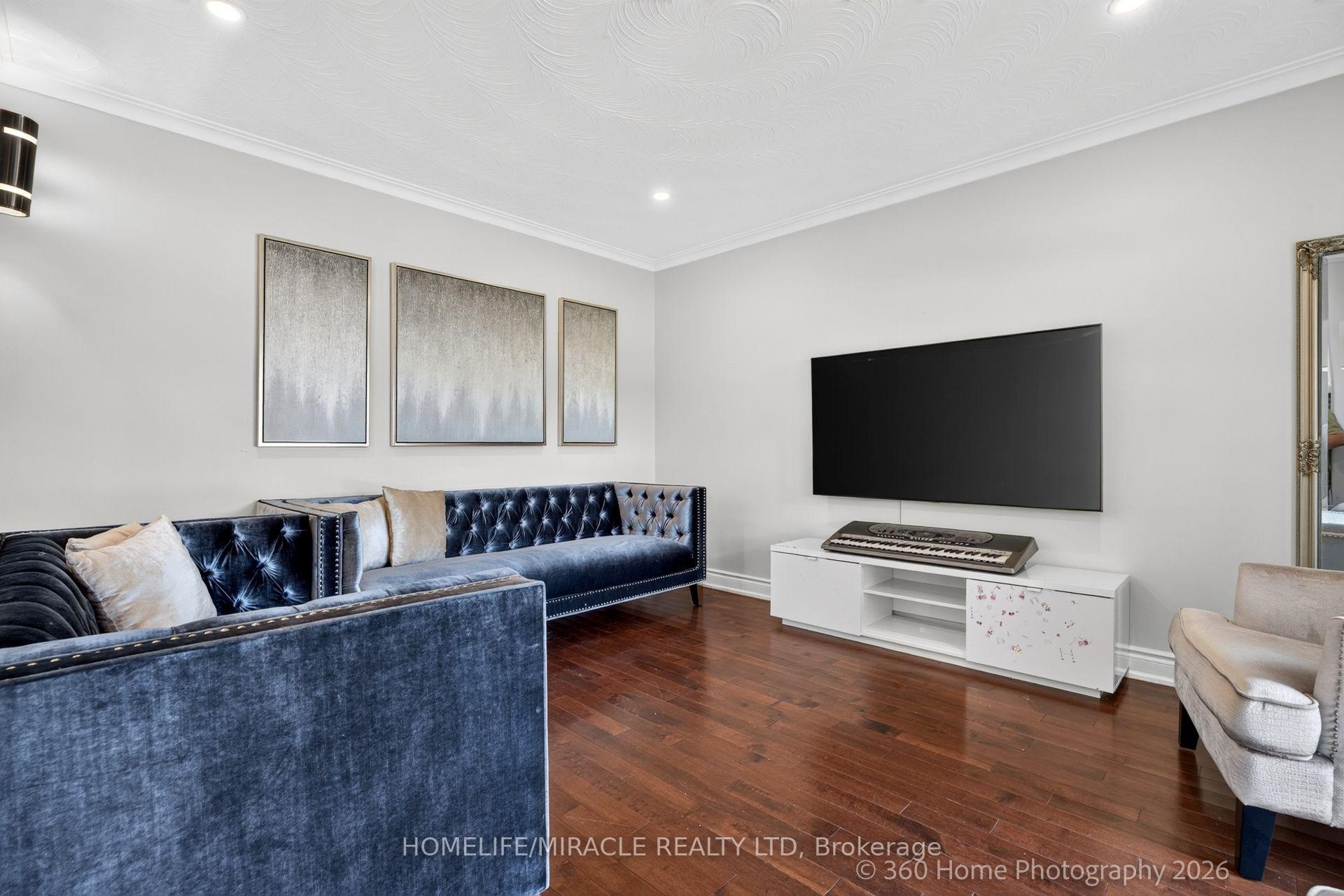 Photo 11 of 178 Kingsview Boulevard, Etobicoke, Kingsview Village-The Westway — HOMEH