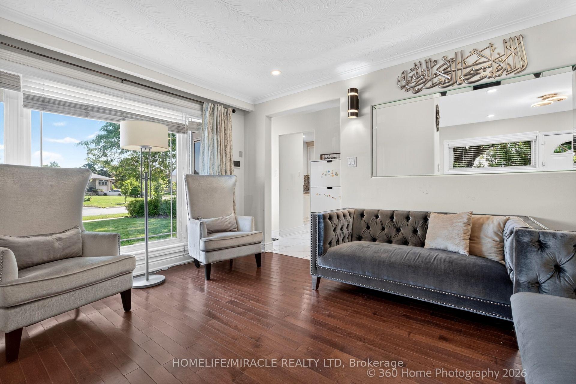 Photo 12 of 178 Kingsview Boulevard, Etobicoke, Kingsview Village-The Westway — HOMEH