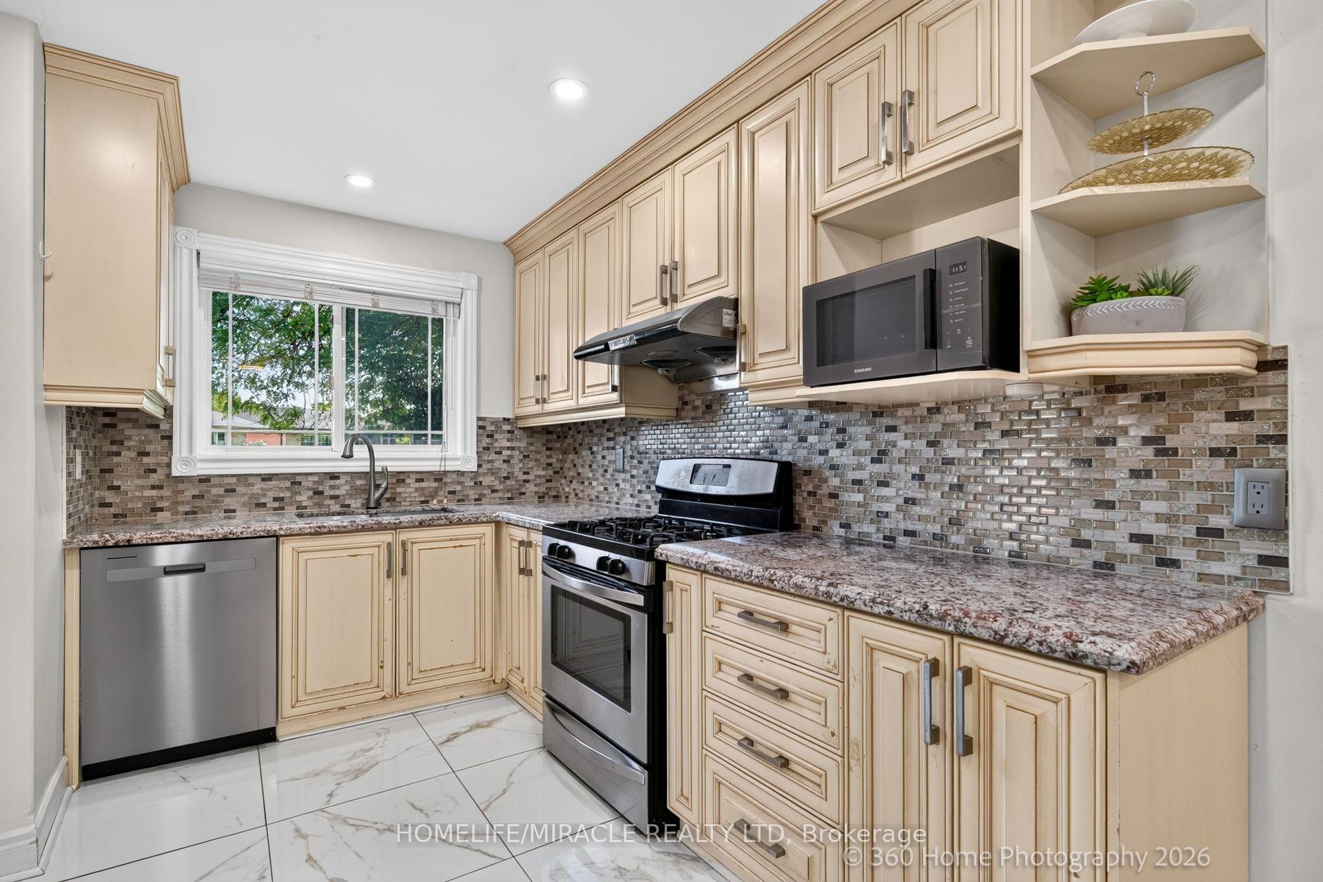 Photo 13 of 178 Kingsview Boulevard, Etobicoke, Kingsview Village-The Westway — HOMEH